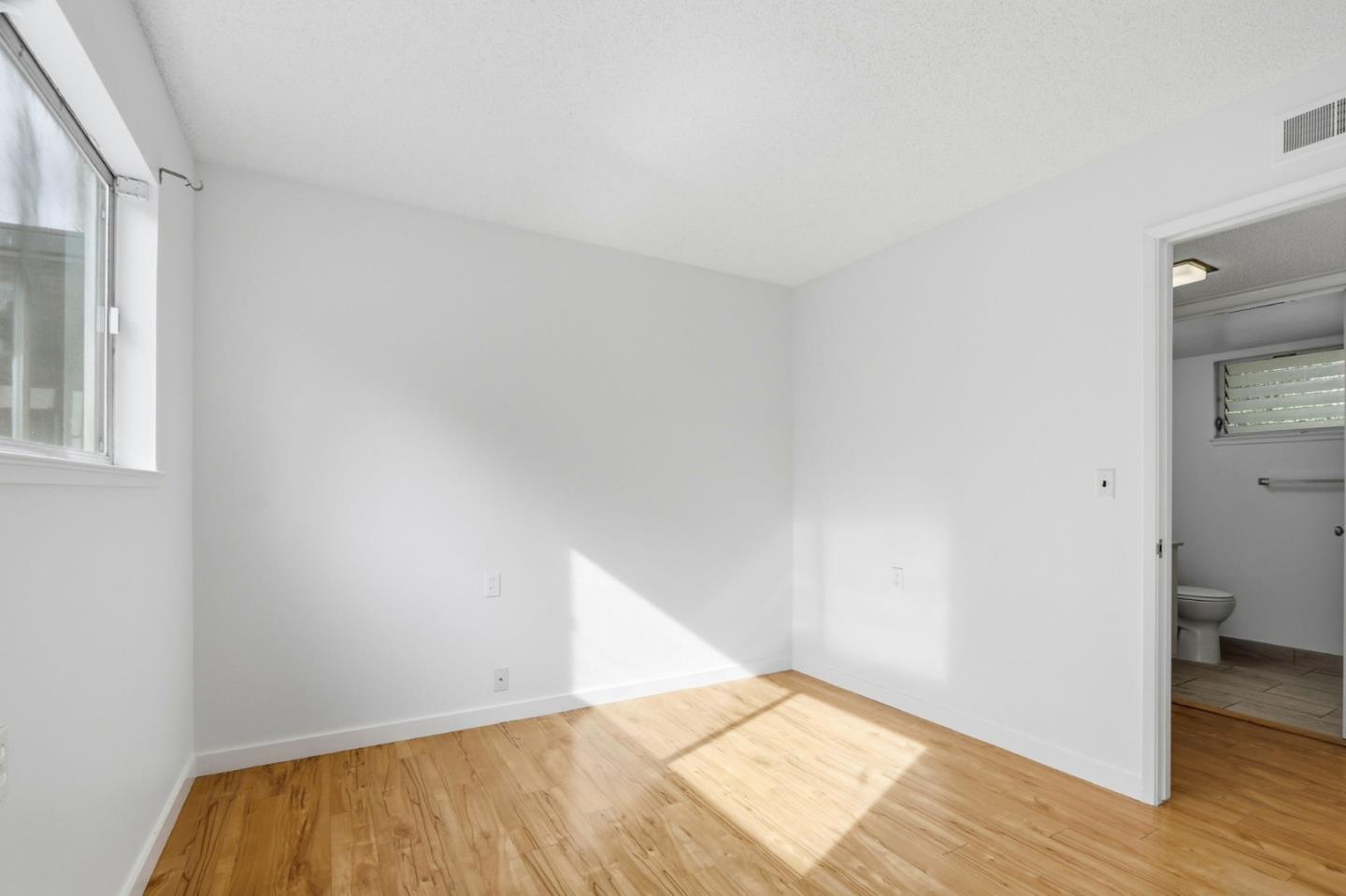 Detail Gallery Image 12 of 30 For 14225 Lora Dr #24,  Los Gatos,  CA 95032 - 2 Beds | 2 Baths