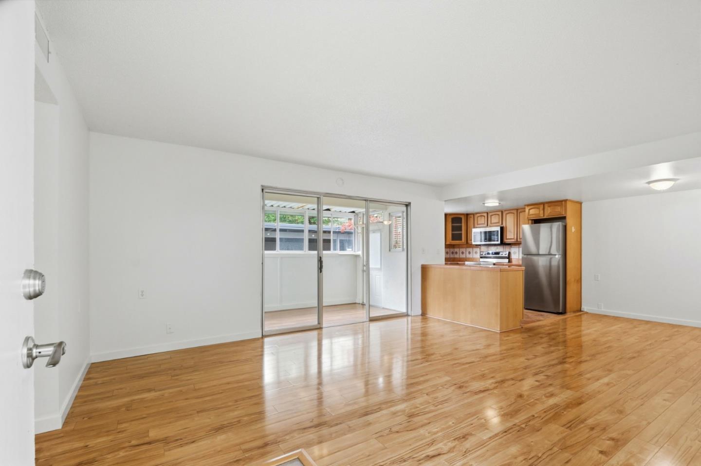 Detail Gallery Image 3 of 30 For 14225 Lora Dr #24,  Los Gatos,  CA 95032 - 2 Beds | 2 Baths