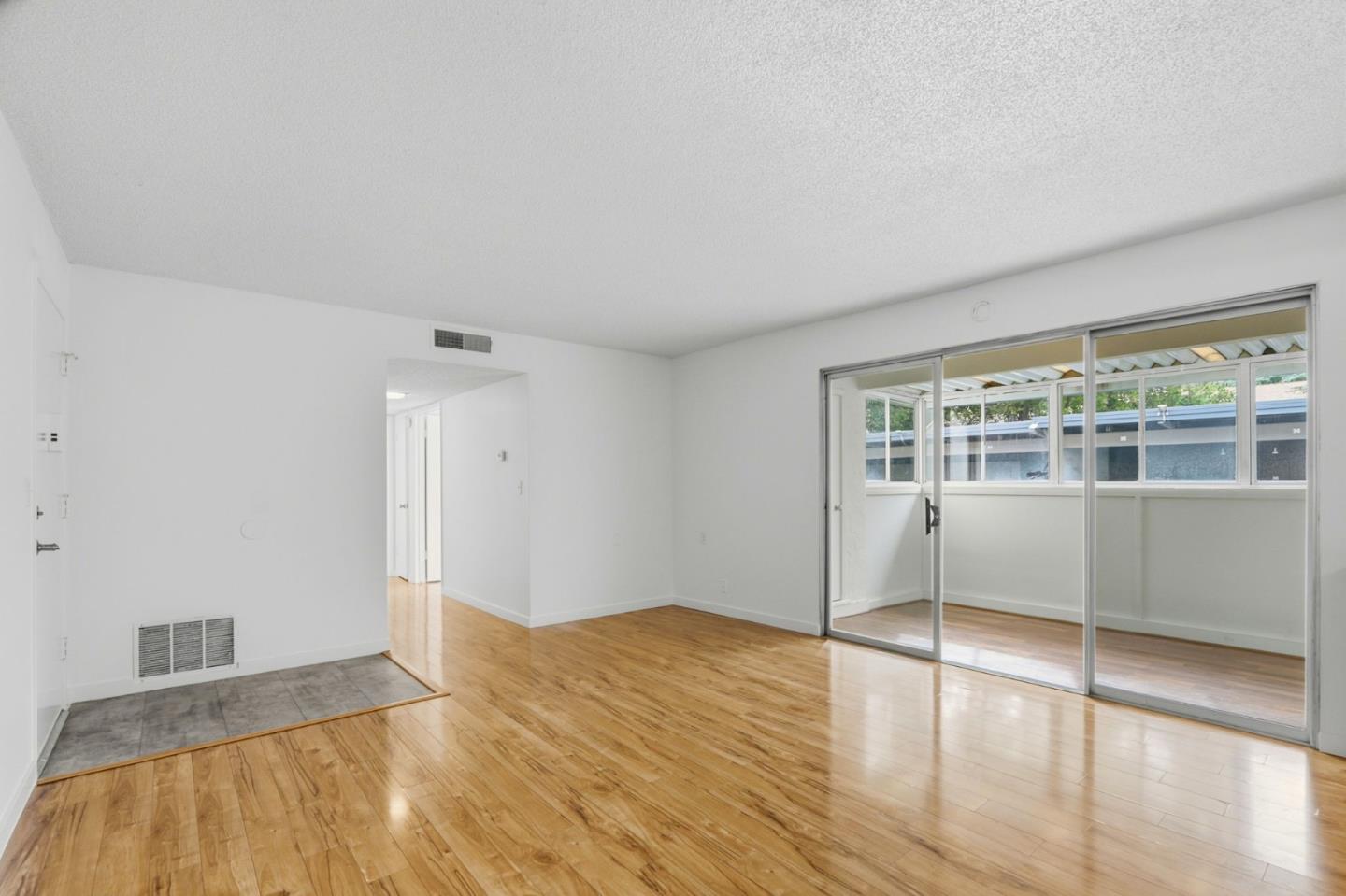 Detail Gallery Image 5 of 30 For 14225 Lora Dr #24,  Los Gatos,  CA 95032 - 2 Beds | 2 Baths