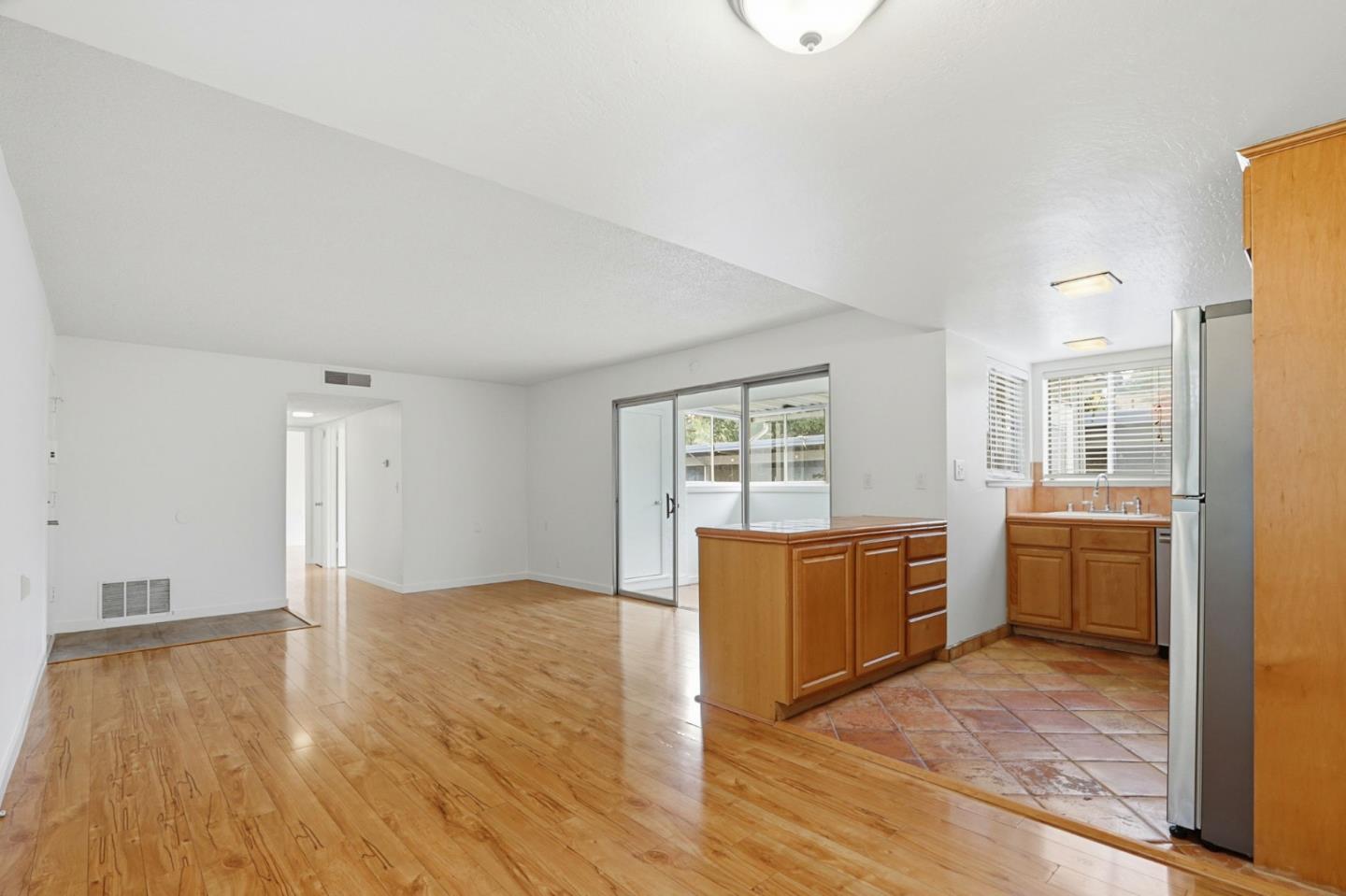 Detail Gallery Image 6 of 30 For 14225 Lora Dr #24,  Los Gatos,  CA 95032 - 2 Beds | 2 Baths