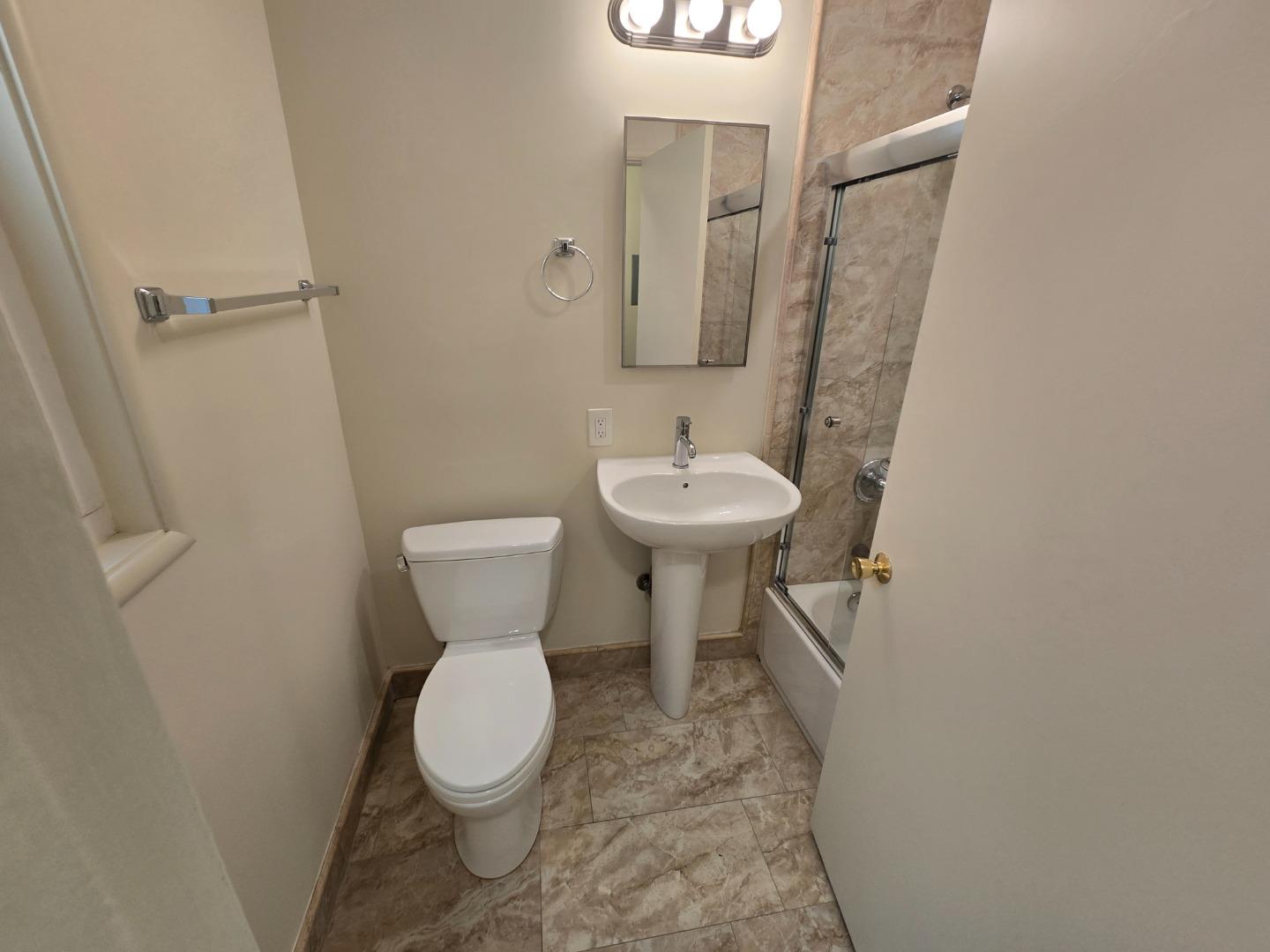 Detail Gallery Image 12 of 16 For 801 Fairfield Rd #6,  Burlingame,  CA 94010 - 1 Beds | 1 Baths