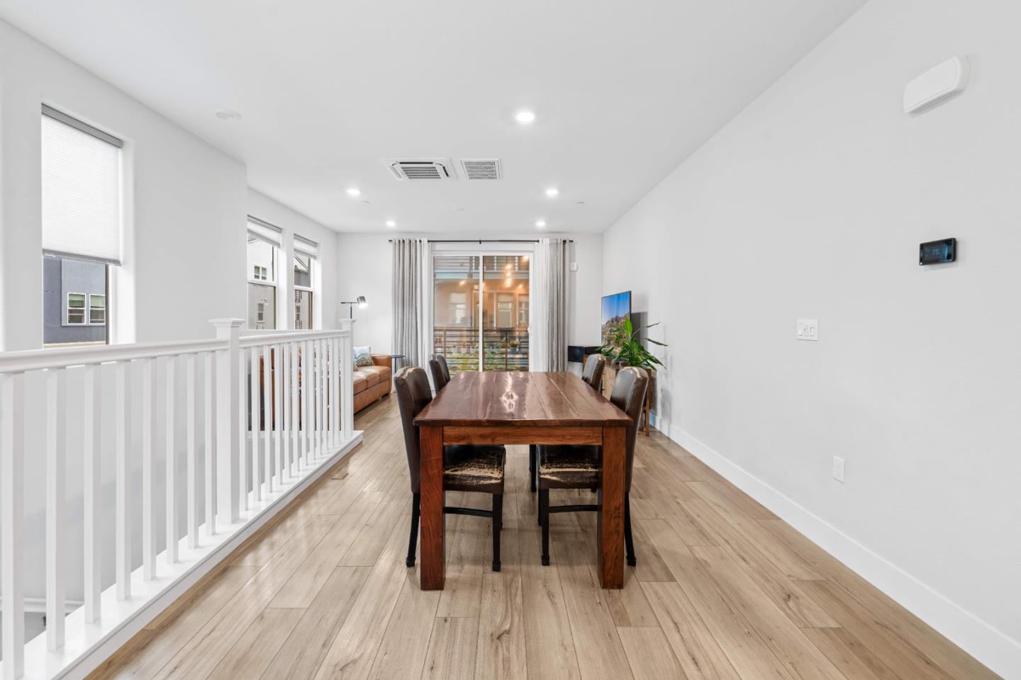 Detail Gallery Image 13 of 41 For 581 Yale Way, San Jose,  CA 95117 - 3 Beds | 2/1 Baths