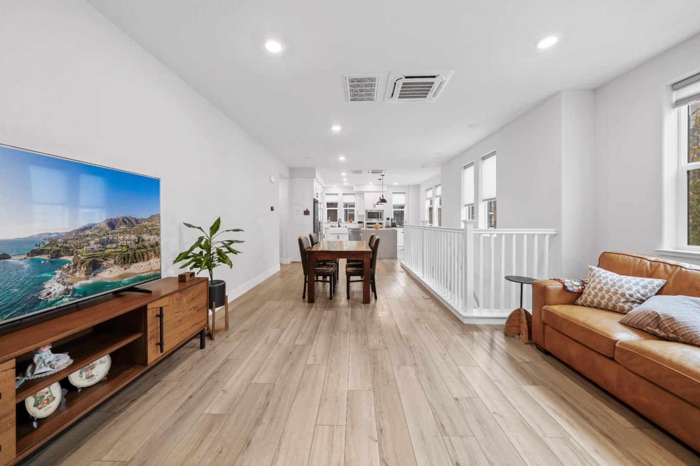 Detail Gallery Image 17 of 41 For 581 Yale Way, San Jose,  CA 95117 - 3 Beds | 2/1 Baths