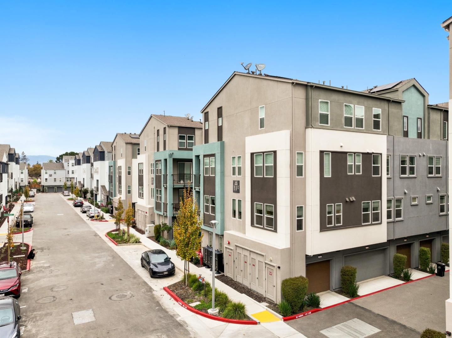 Detail Gallery Image 3 of 41 For 581 Yale Way, San Jose,  CA 95117 - 3 Beds | 2/1 Baths