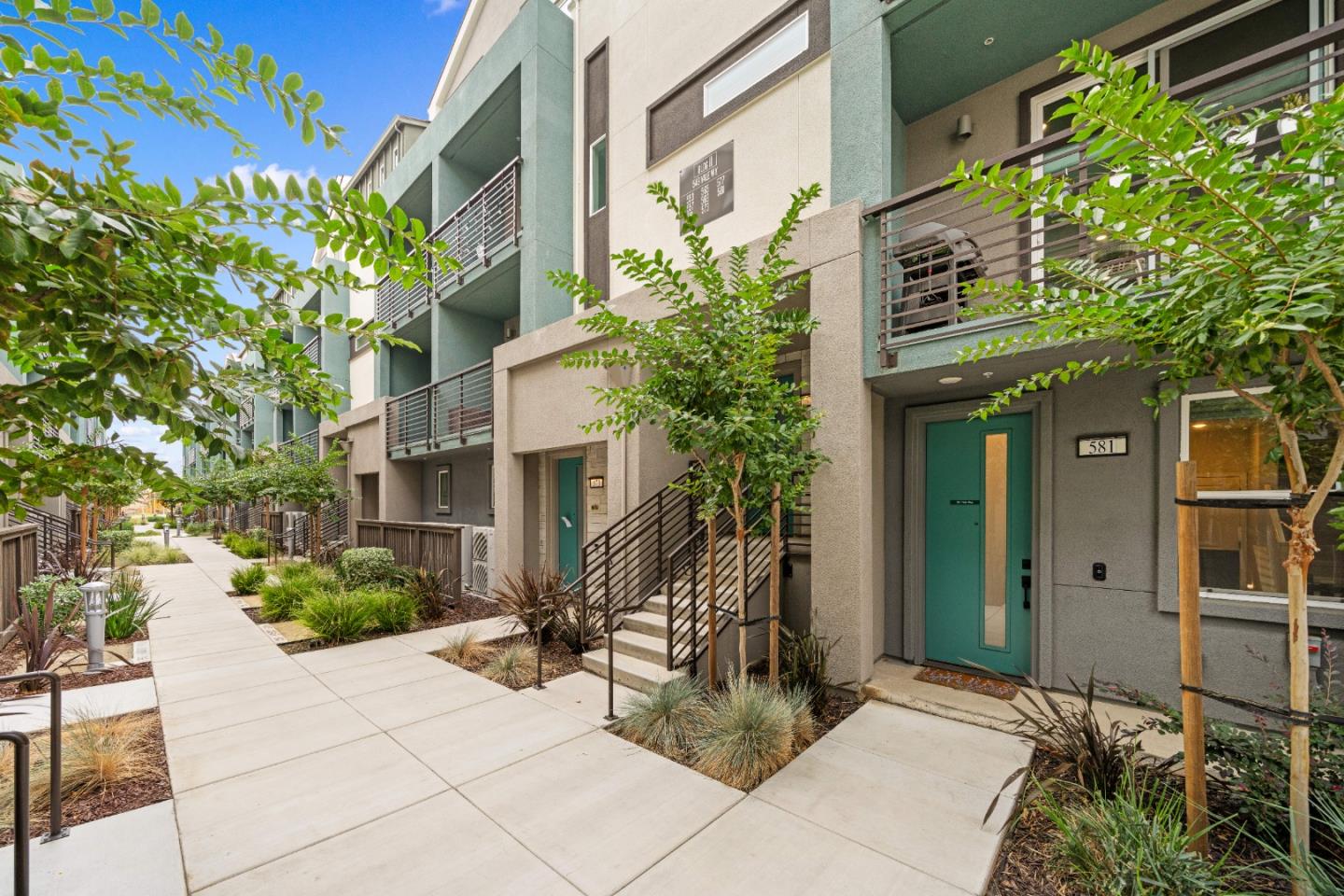 Detail Gallery Image 4 of 41 For 581 Yale Way, San Jose,  CA 95117 - 3 Beds | 2/1 Baths