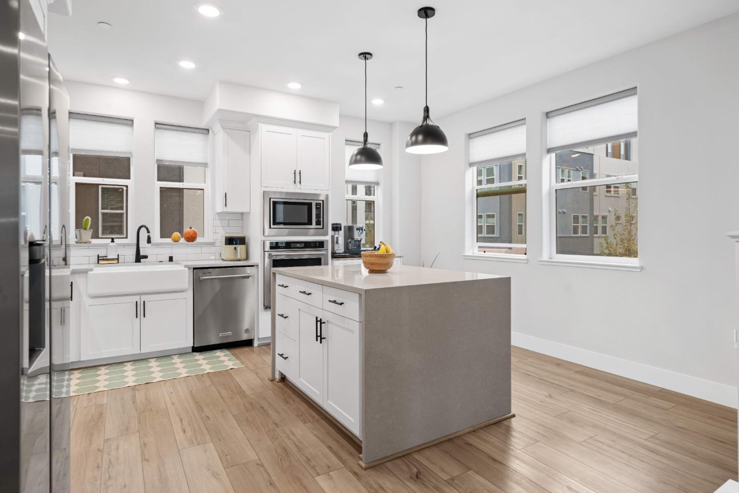 Detail Gallery Image 7 of 41 For 581 Yale Way, San Jose,  CA 95117 - 3 Beds | 2/1 Baths