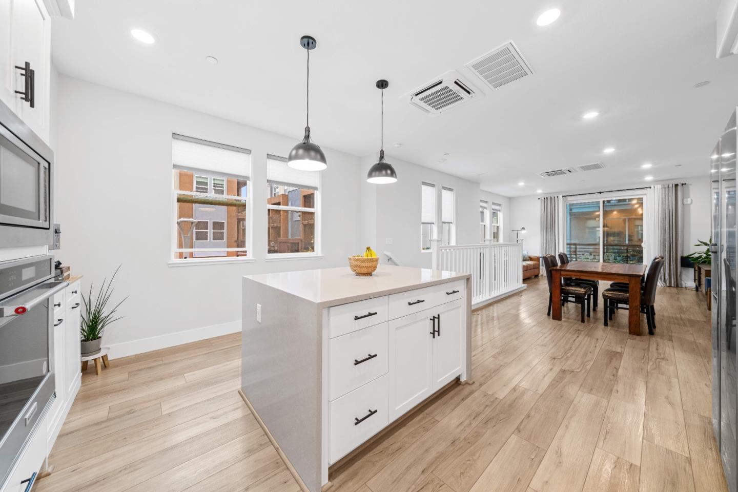 Detail Gallery Image 8 of 41 For 581 Yale Way, San Jose,  CA 95117 - 3 Beds | 2/1 Baths