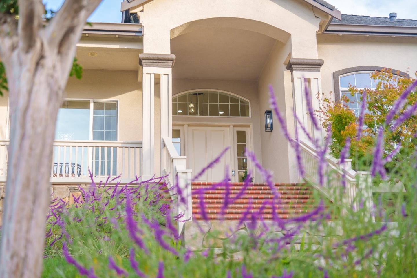 Detail Gallery Image 2 of 53 For 2360 Sunflower Cir, Gilroy,  CA 95020 - 4 Beds | 3 Baths