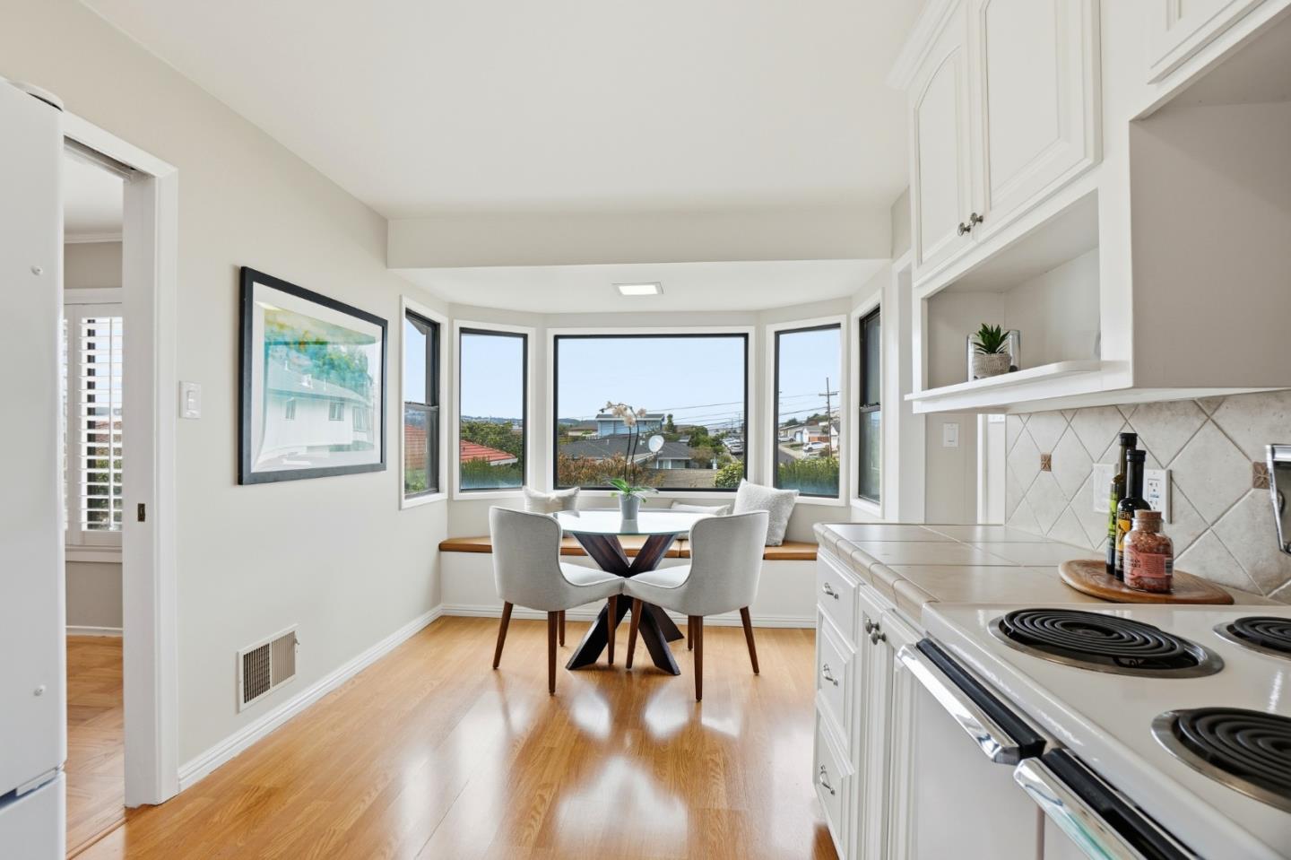 Detail Gallery Image 10 of 46 For 33 Lilac Ln, South San Francisco,  CA 94080 - 4 Beds | 2 Baths