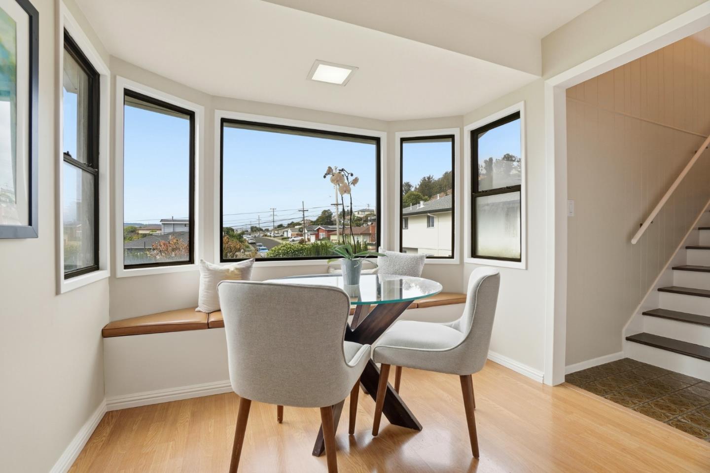 Detail Gallery Image 11 of 46 For 33 Lilac Ln, South San Francisco,  CA 94080 - 4 Beds | 2 Baths