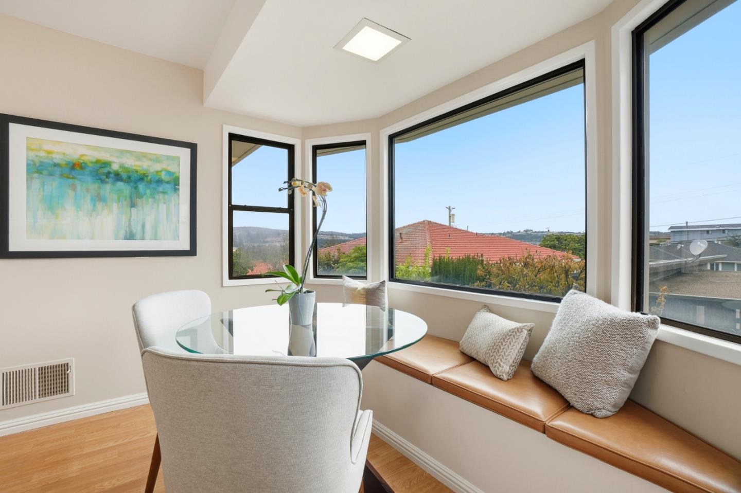 Detail Gallery Image 12 of 46 For 33 Lilac Ln, South San Francisco,  CA 94080 - 4 Beds | 2 Baths