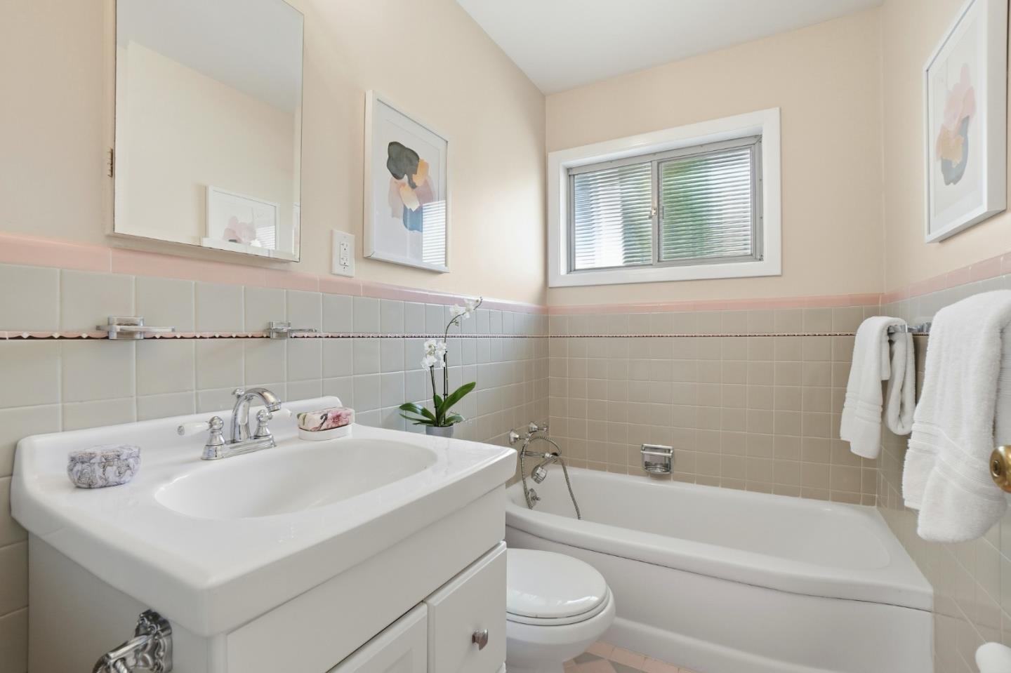 Detail Gallery Image 23 of 46 For 33 Lilac Ln, South San Francisco,  CA 94080 - 4 Beds | 2 Baths