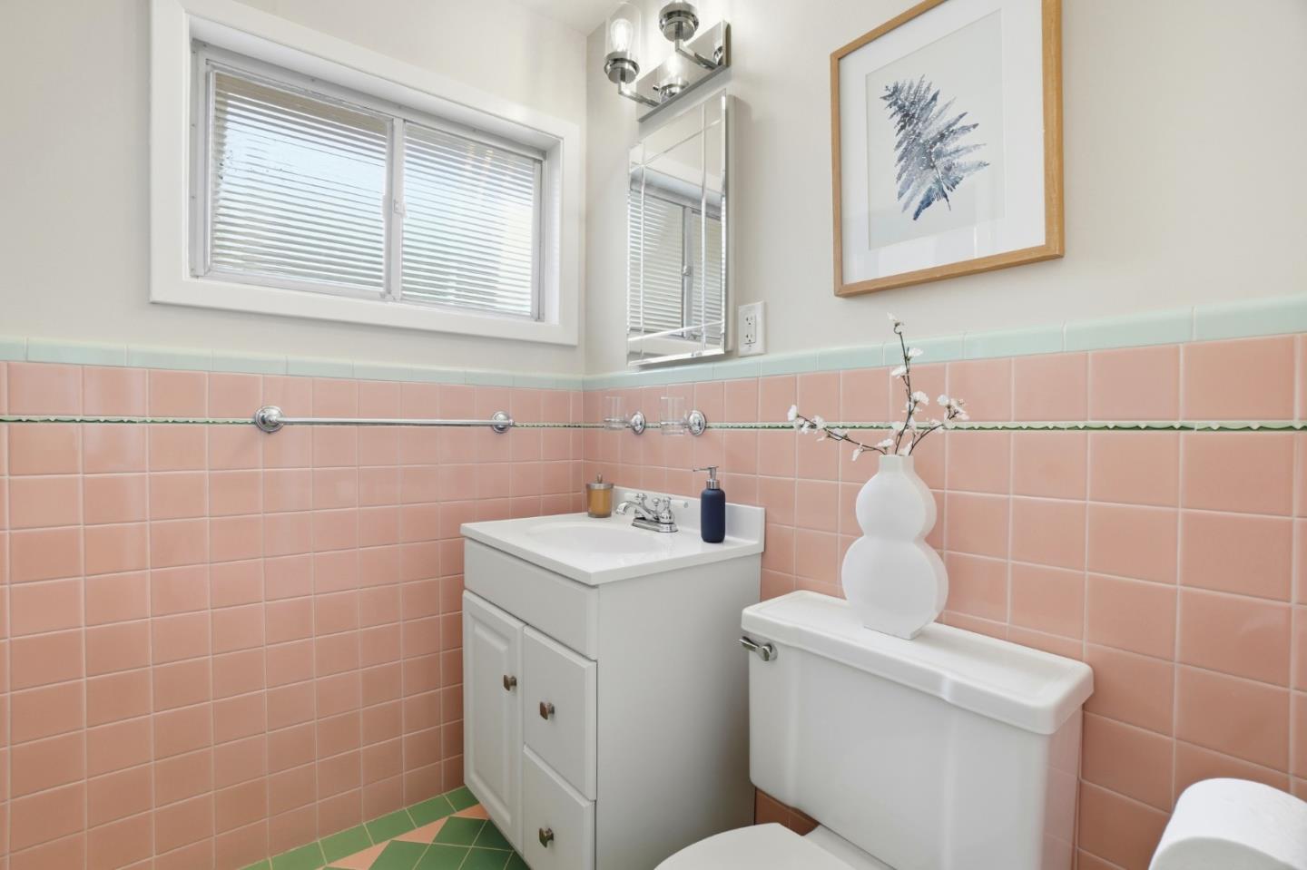 Detail Gallery Image 24 of 46 For 33 Lilac Ln, South San Francisco,  CA 94080 - 4 Beds | 2 Baths