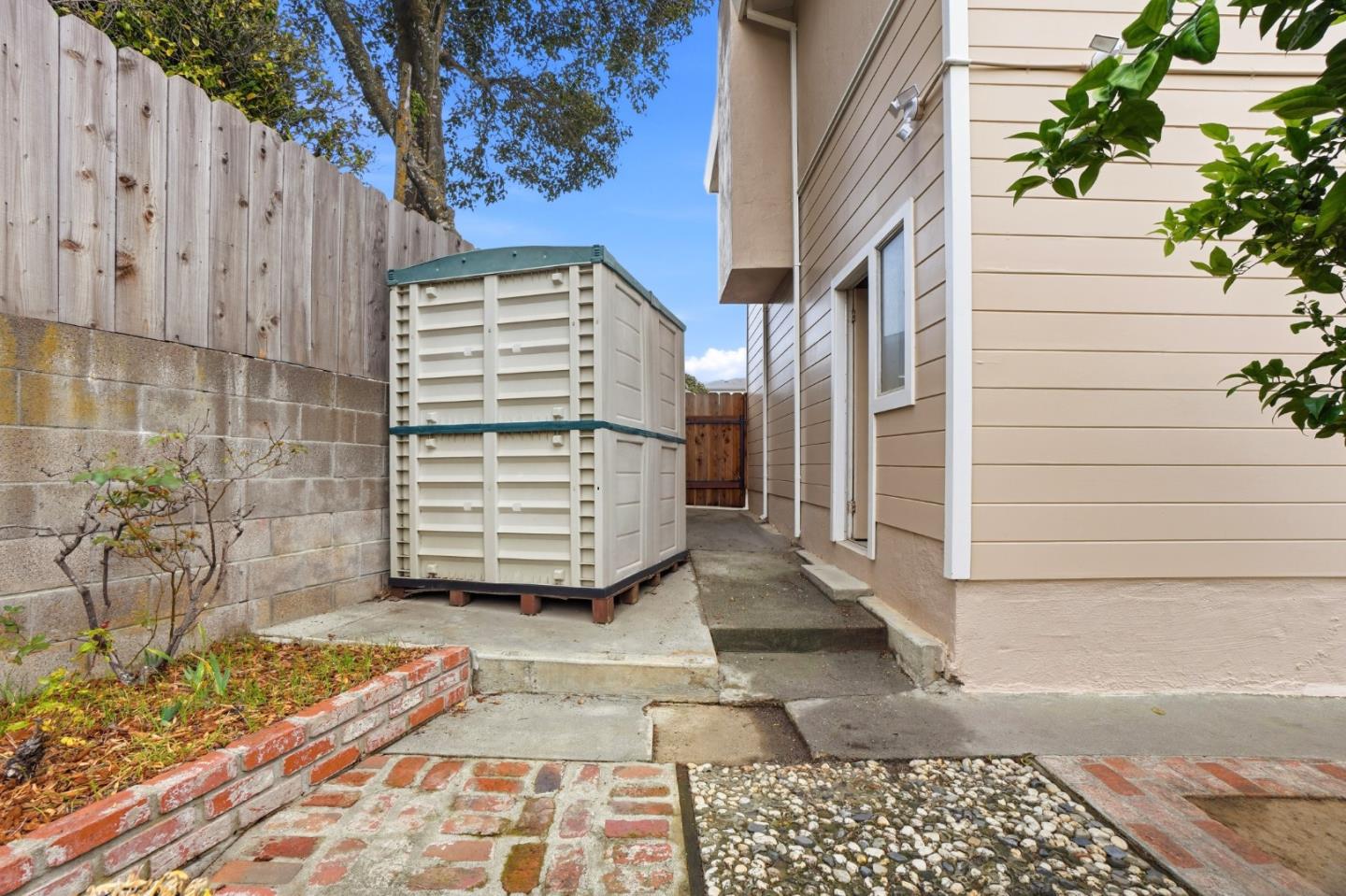 Detail Gallery Image 32 of 46 For 33 Lilac Ln, South San Francisco,  CA 94080 - 4 Beds | 2 Baths