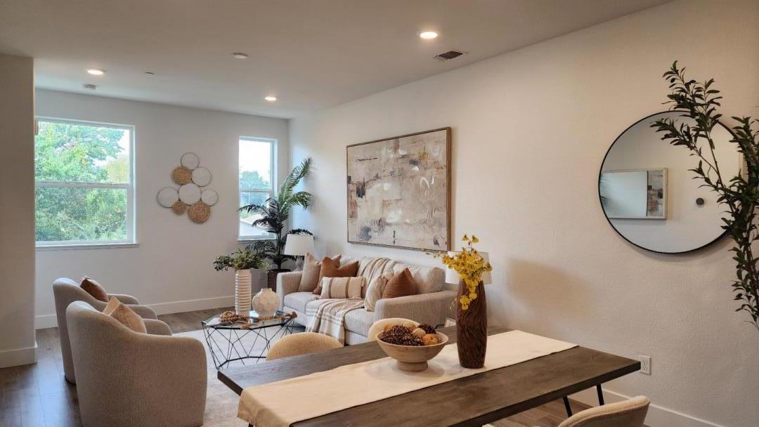 Front Image Thumbnail for ML82027587