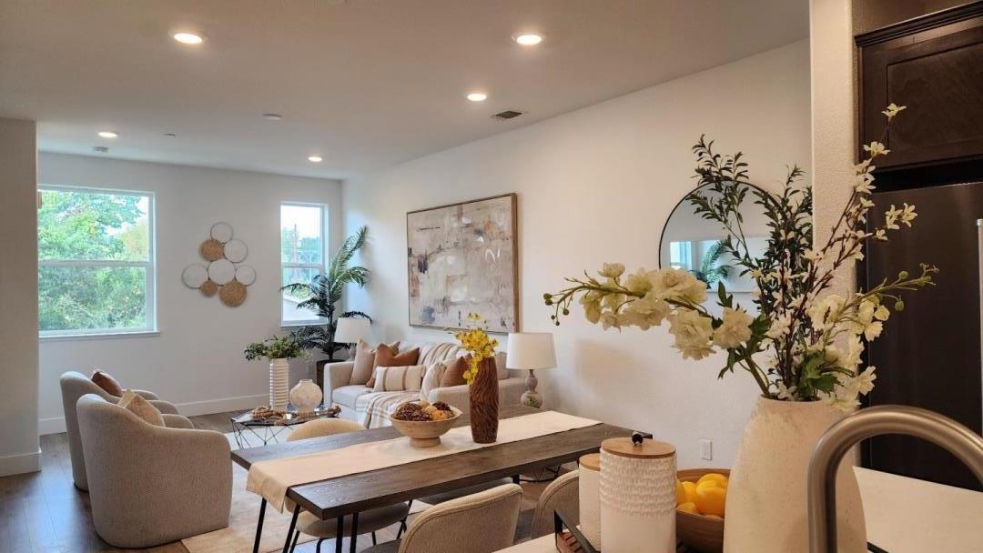 Detail Gallery Image 2 of 27 For 1967 Nevets Ln, San Jose,  CA 95133 - 3 Beds | 3 Baths