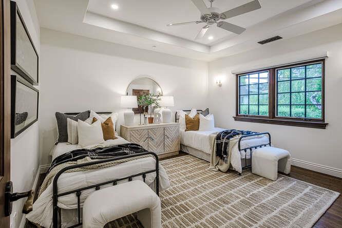 Detail Gallery Image 18 of 35 For 236 Amherst Ave, San Mateo,  CA 94402 - 5 Beds | 3 Baths