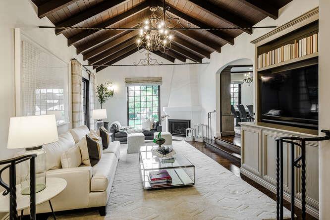 Detail Gallery Image 2 of 35 For 236 Amherst Ave, San Mateo,  CA 94402 - 5 Beds | 3 Baths