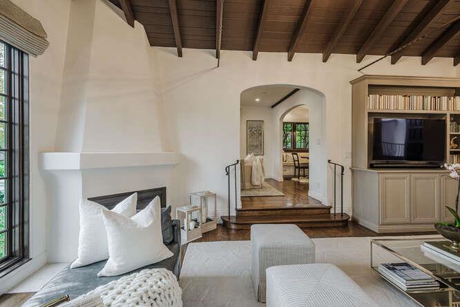 Detail Gallery Image 4 of 35 For 236 Amherst Ave, San Mateo,  CA 94402 - 5 Beds | 3 Baths