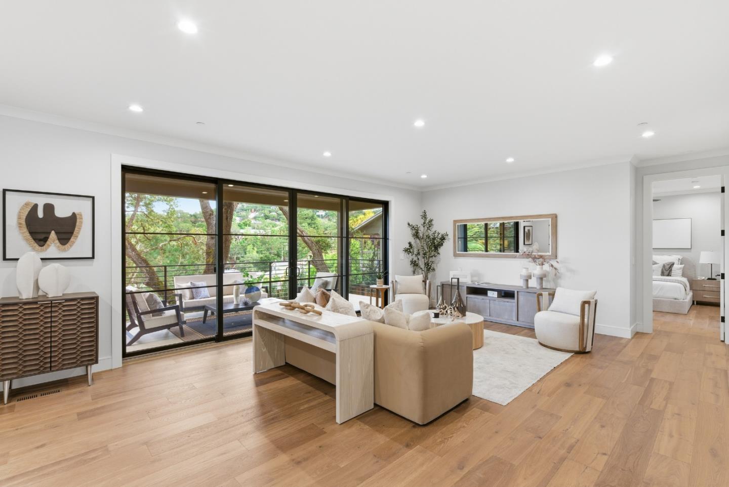 Detail Gallery Image 11 of 53 For 123 Dolton Ave, San Carlos,  CA 94070 - 5 Beds | 5/1 Baths