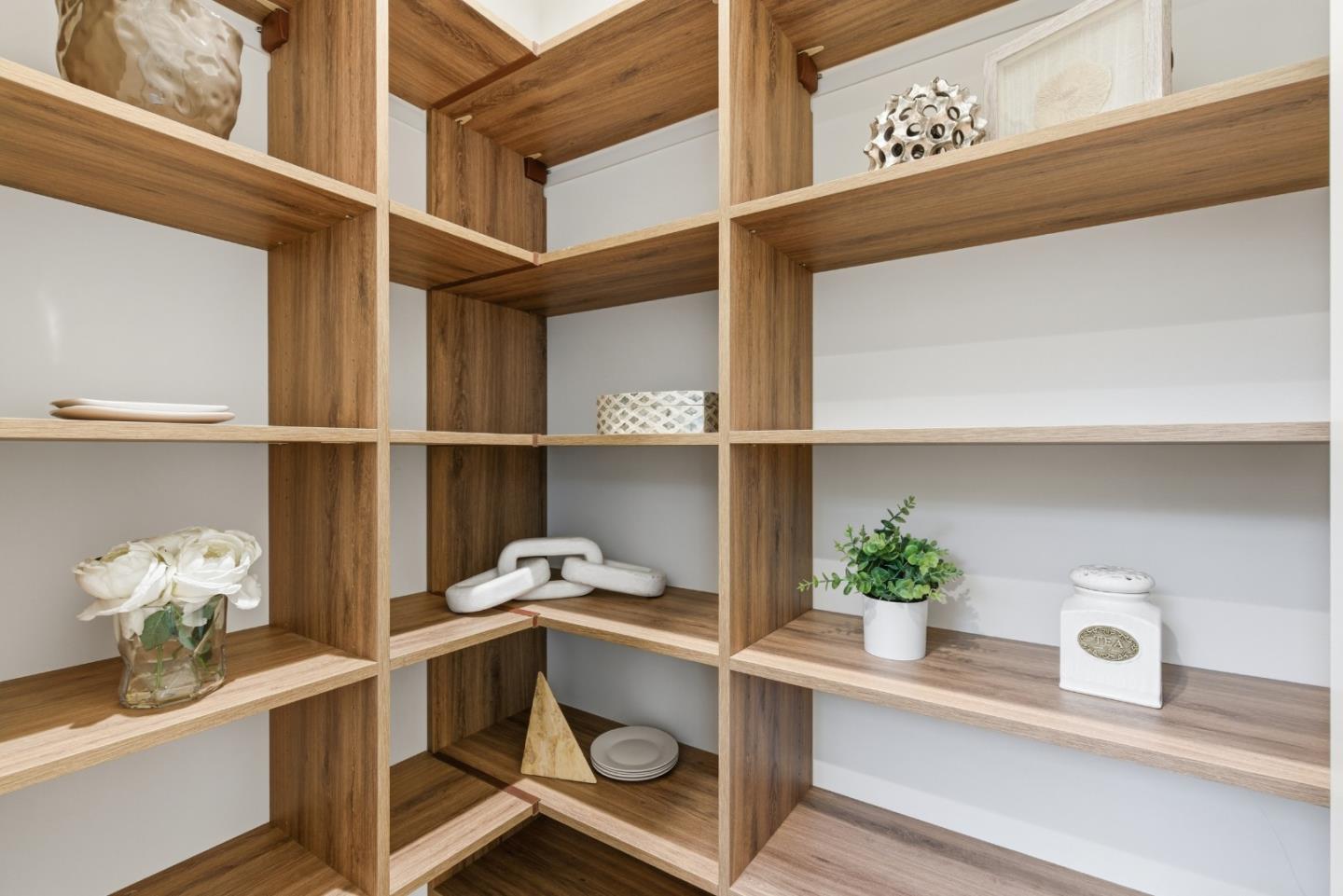 Detail Gallery Image 13 of 53 For 123 Dolton Ave, San Carlos,  CA 94070 - 5 Beds | 5/1 Baths