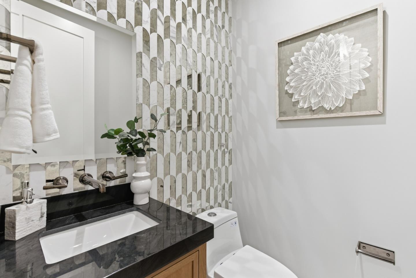 Detail Gallery Image 14 of 53 For 123 Dolton Ave, San Carlos,  CA 94070 - 5 Beds | 5/1 Baths