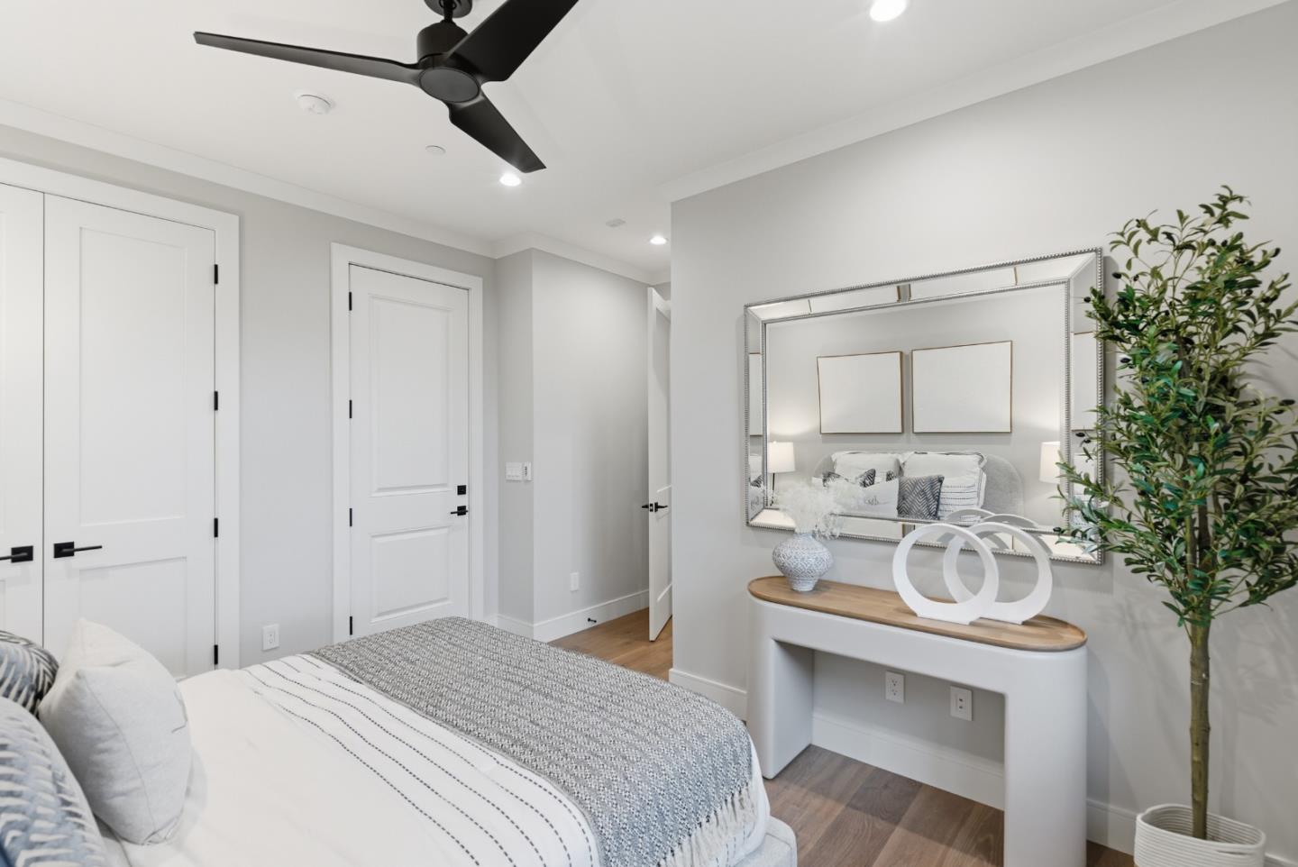 Detail Gallery Image 16 of 53 For 123 Dolton Ave, San Carlos,  CA 94070 - 5 Beds | 5/1 Baths