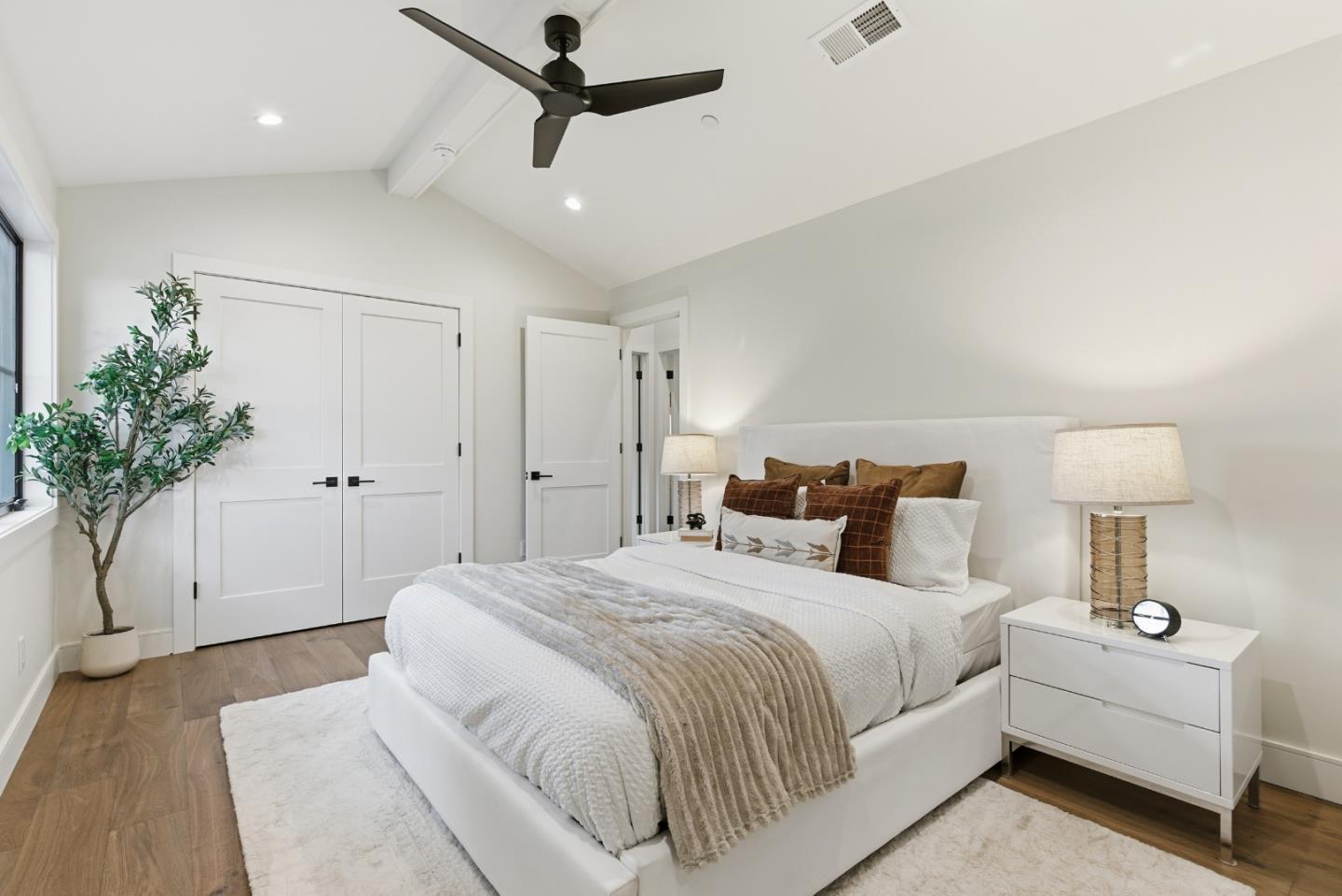 Detail Gallery Image 27 of 53 For 123 Dolton Ave, San Carlos,  CA 94070 - 5 Beds | 5/1 Baths