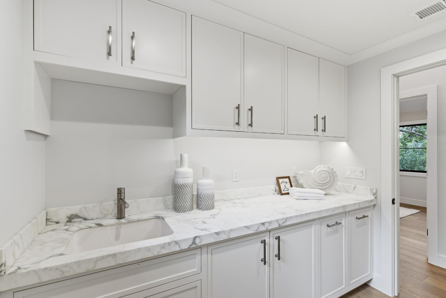 Detail Gallery Image 30 of 53 For 123 Dolton Ave, San Carlos,  CA 94070 - 5 Beds | 5/1 Baths