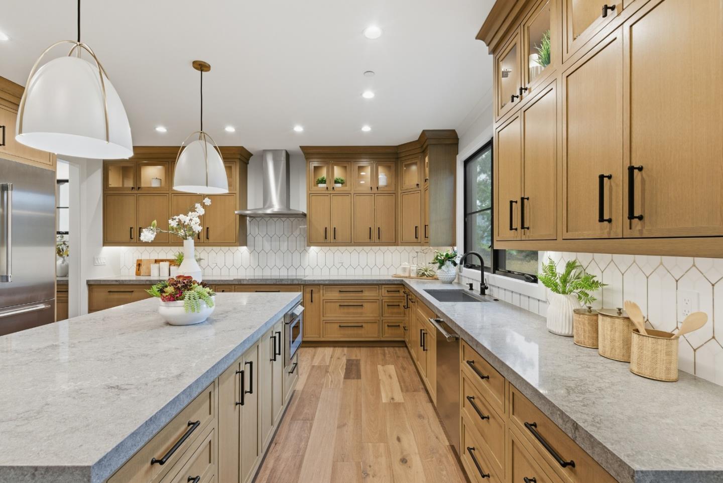 Detail Gallery Image 6 of 53 For 123 Dolton Ave, San Carlos,  CA 94070 - 5 Beds | 5/1 Baths