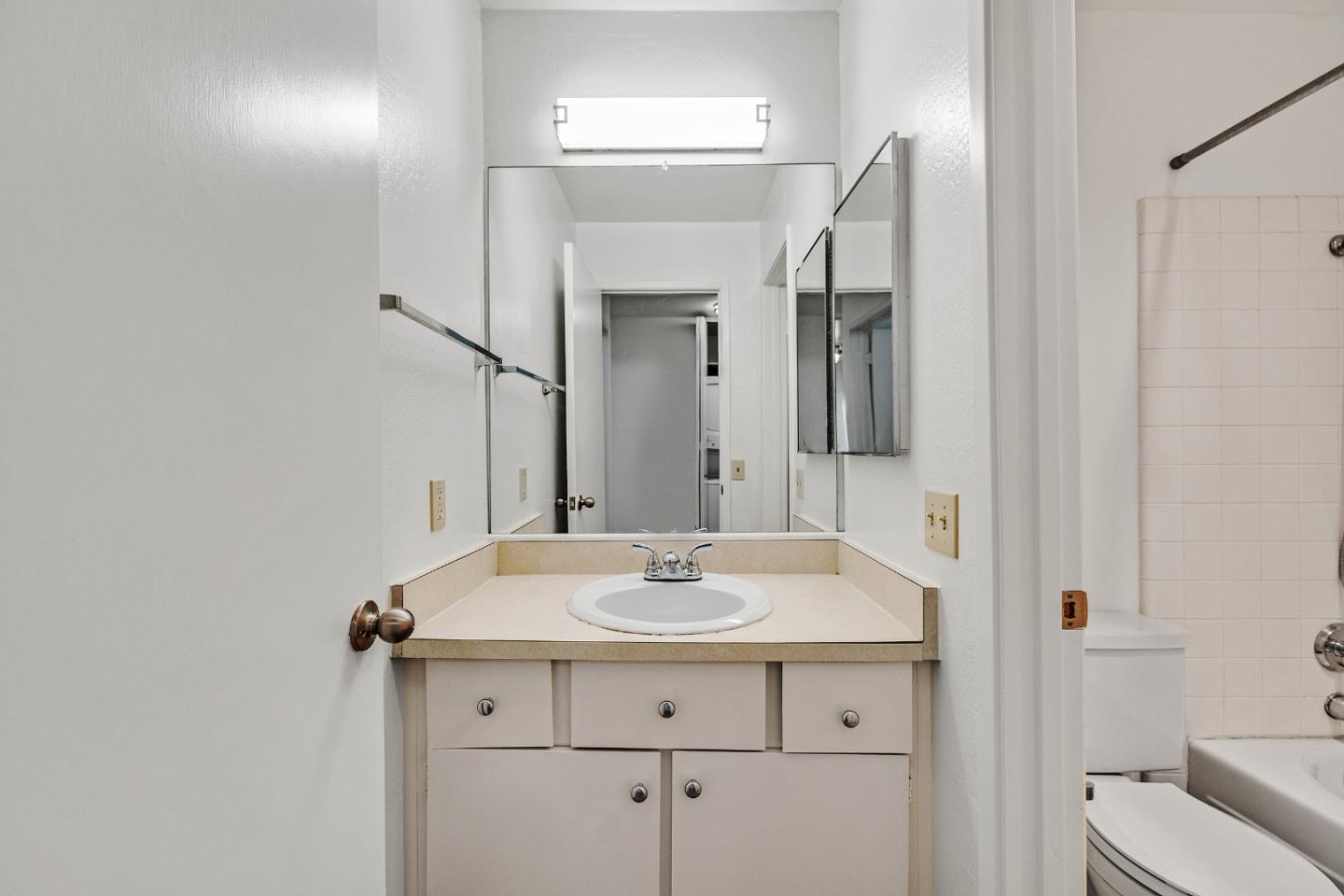 Detail Gallery Image 15 of 21 For 320 Vallejo Dr #18,  Millbrae,  CA 94030 - 2 Beds | 2 Baths