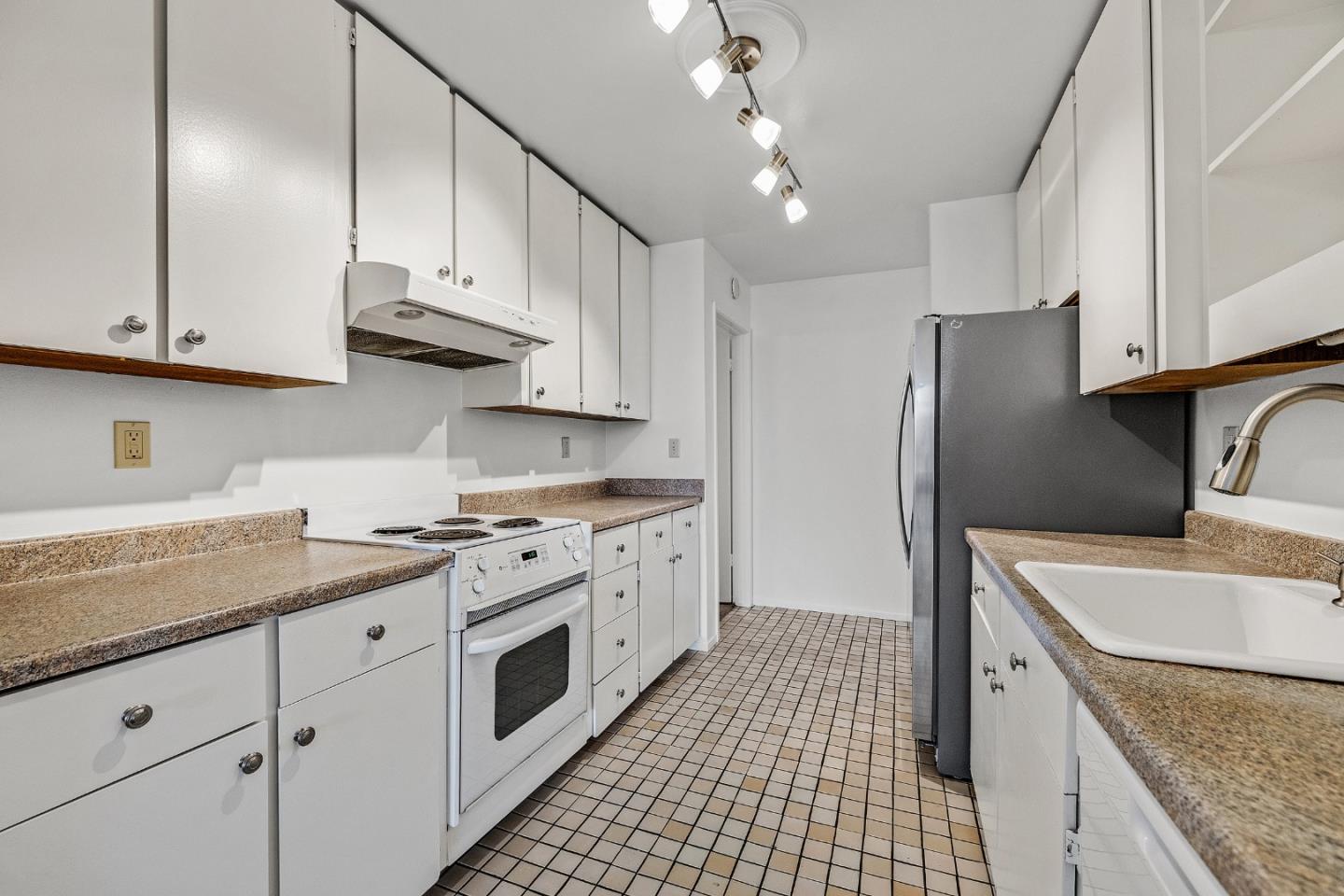 Detail Gallery Image 16 of 21 For 320 Vallejo Dr #18,  Millbrae,  CA 94030 - 2 Beds | 2 Baths