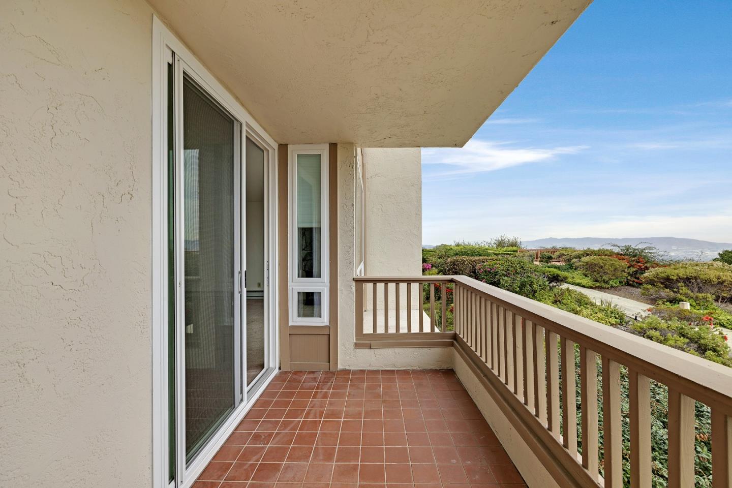 Detail Gallery Image 3 of 21 For 320 Vallejo Dr #18,  Millbrae,  CA 94030 - 2 Beds | 2 Baths