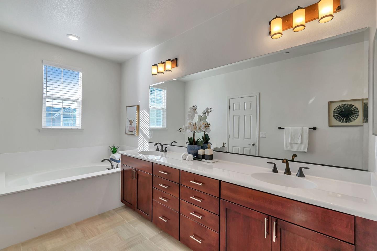 Detail Gallery Image 10 of 79 For 5050 Bonanza Dr, Fremont,  CA 94555 - 4 Beds | 3/1 Baths