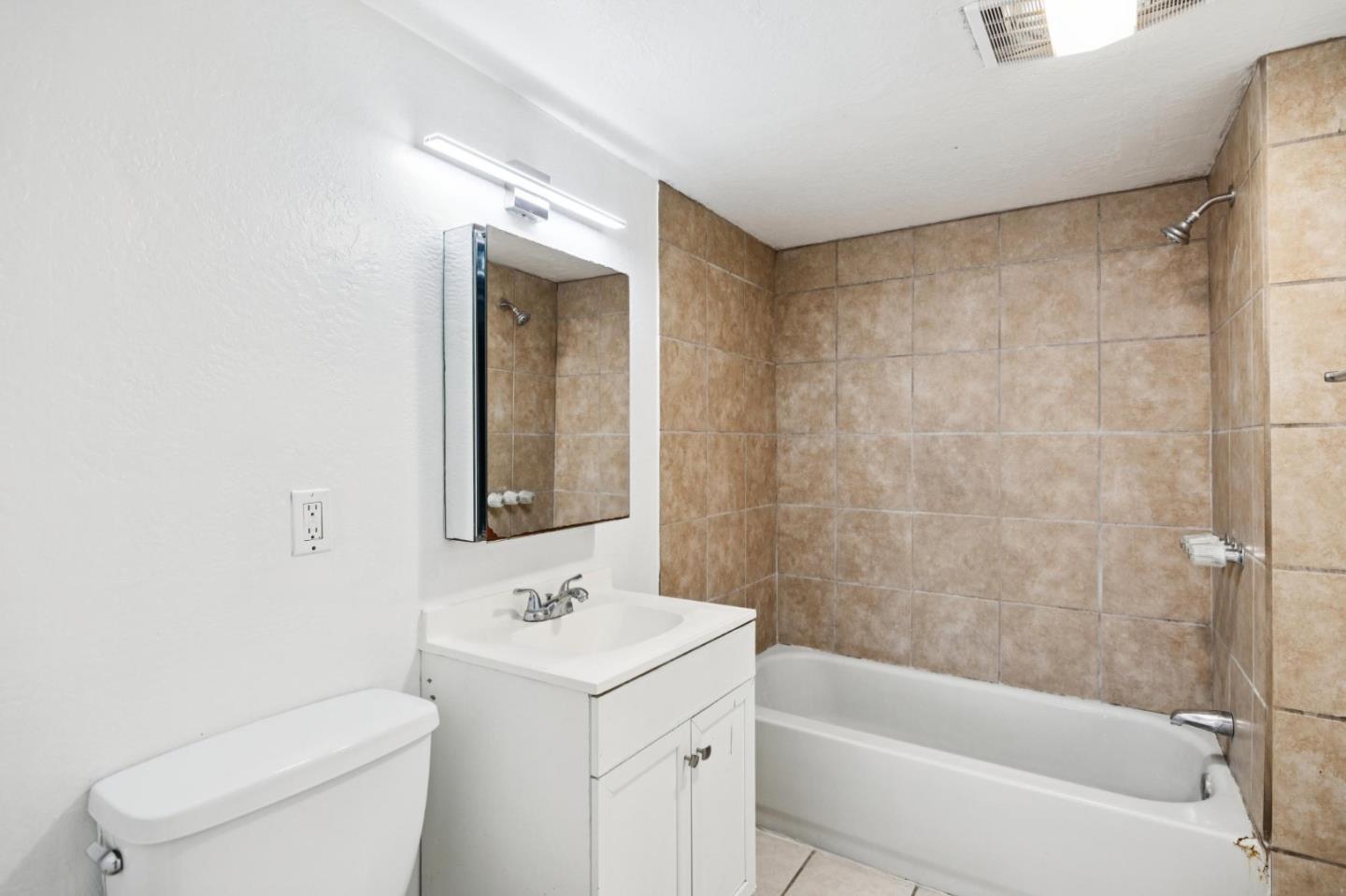 Detail Gallery Image 9 of 15 For 735 Locust St, San Jose,  CA 95110 - 3 Beds | 1 Baths