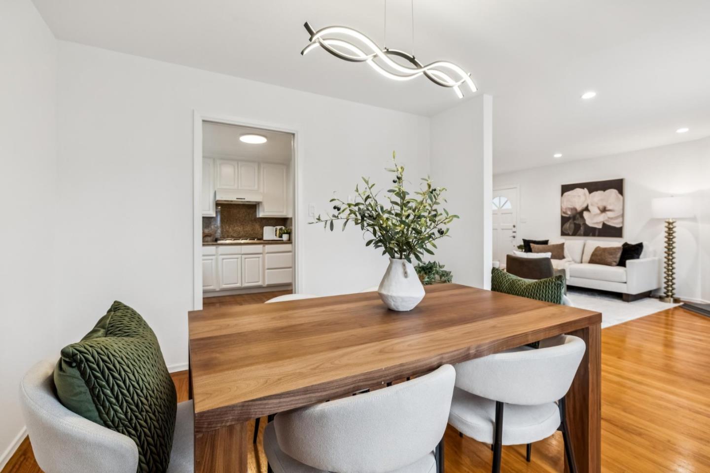 Detail Gallery Image 10 of 41 For 259 Canyon Dr, Daly City,  CA 94014 - 5 Beds | 3 Baths