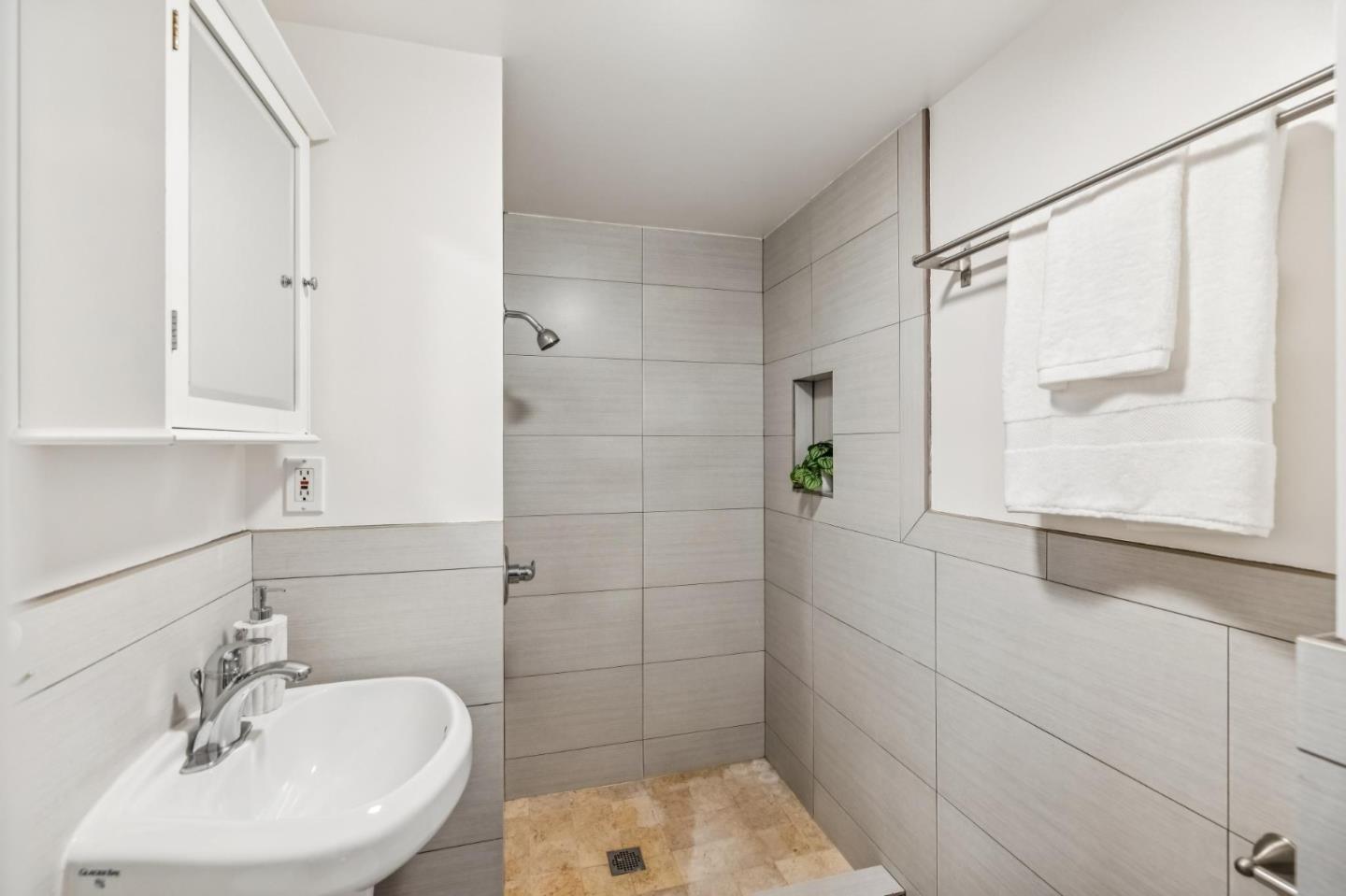 Detail Gallery Image 30 of 41 For 259 Canyon Dr, Daly City,  CA 94014 - 5 Beds | 3 Baths