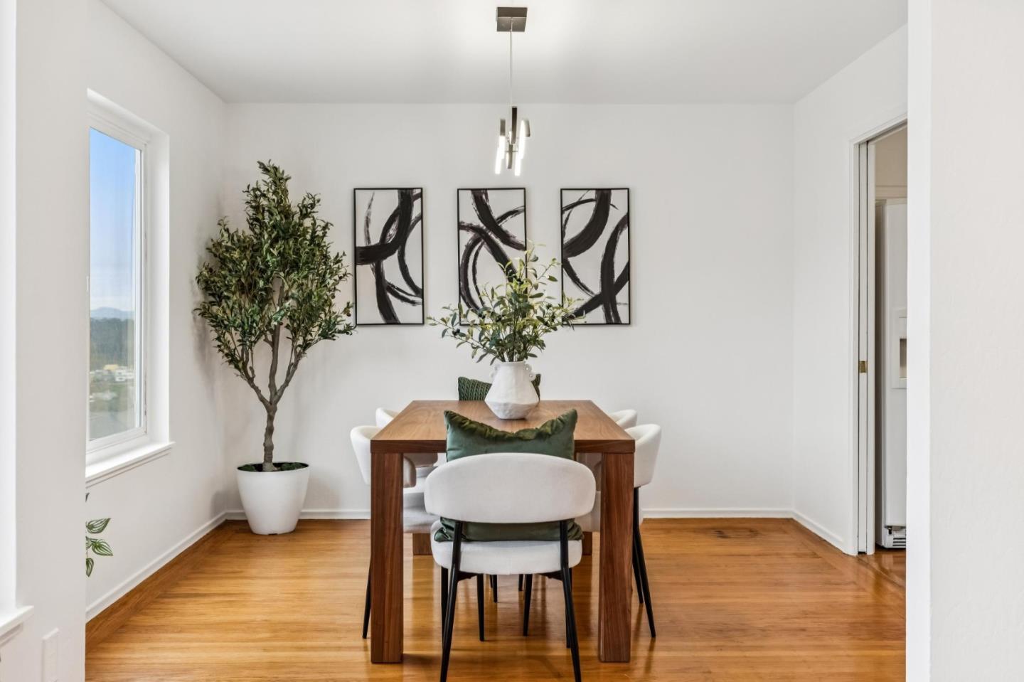 Detail Gallery Image 8 of 41 For 259 Canyon Dr, Daly City,  CA 94014 - 5 Beds | 3 Baths