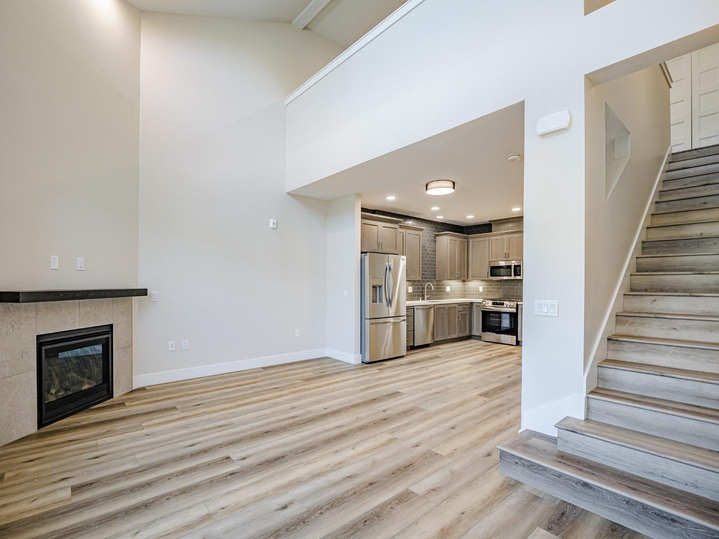 Detail Gallery Image 4 of 29 For 116 Aptos Village Way #3,  Aptos,  CA 95003 - 2 Beds | 2 Baths