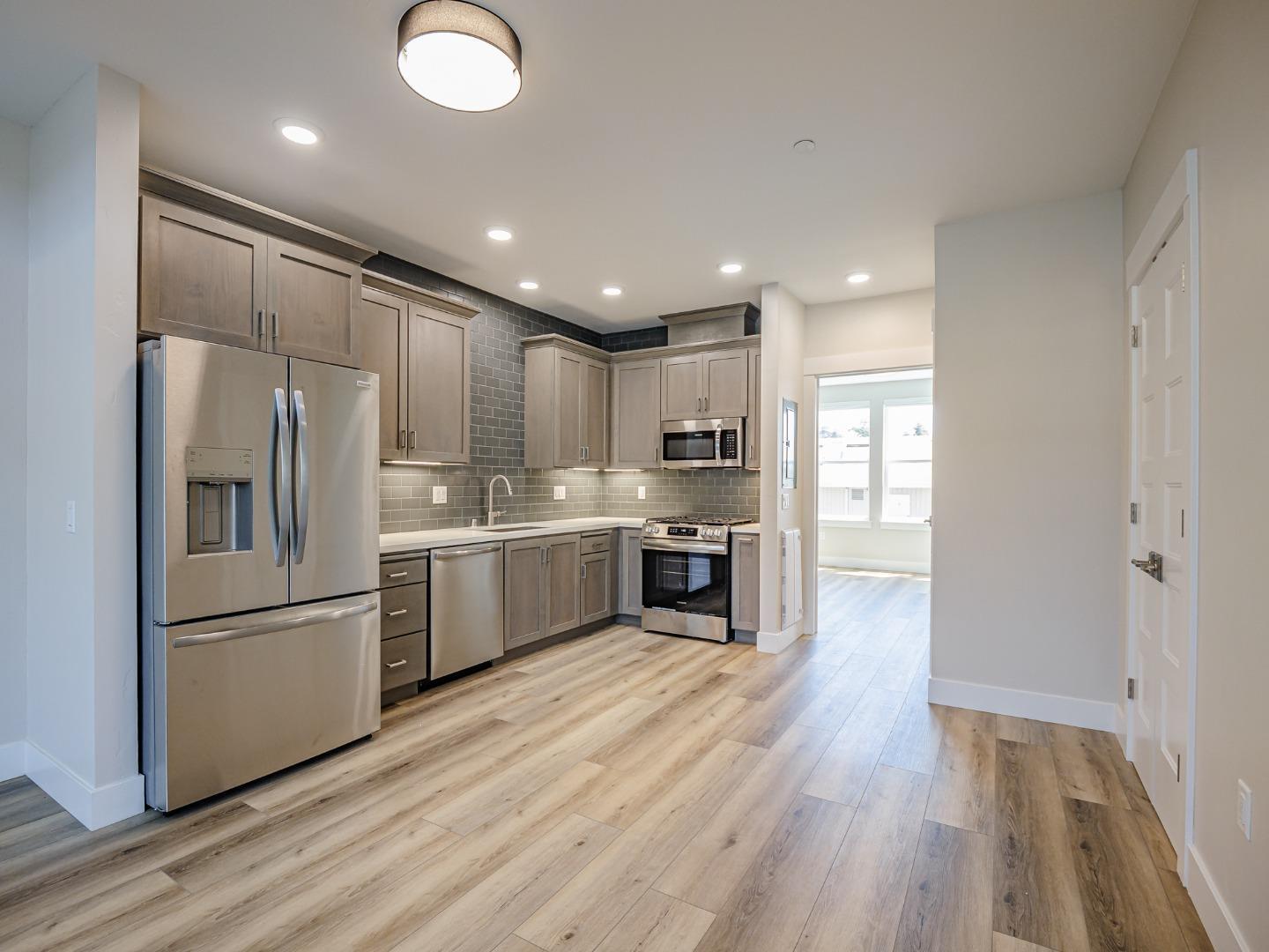 Detail Gallery Image 6 of 29 For 116 Aptos Village Way #3,  Aptos,  CA 95003 - 2 Beds | 2 Baths