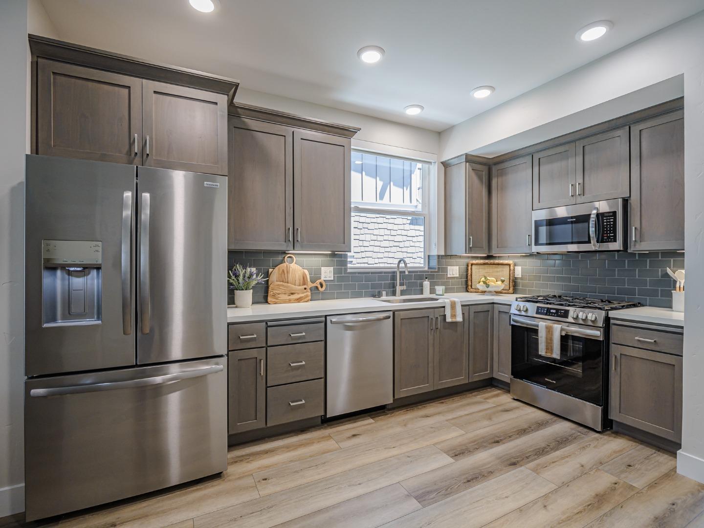 Detail Gallery Image 7 of 29 For 116 Aptos Village Way #3,  Aptos,  CA 95003 - 2 Beds | 2 Baths