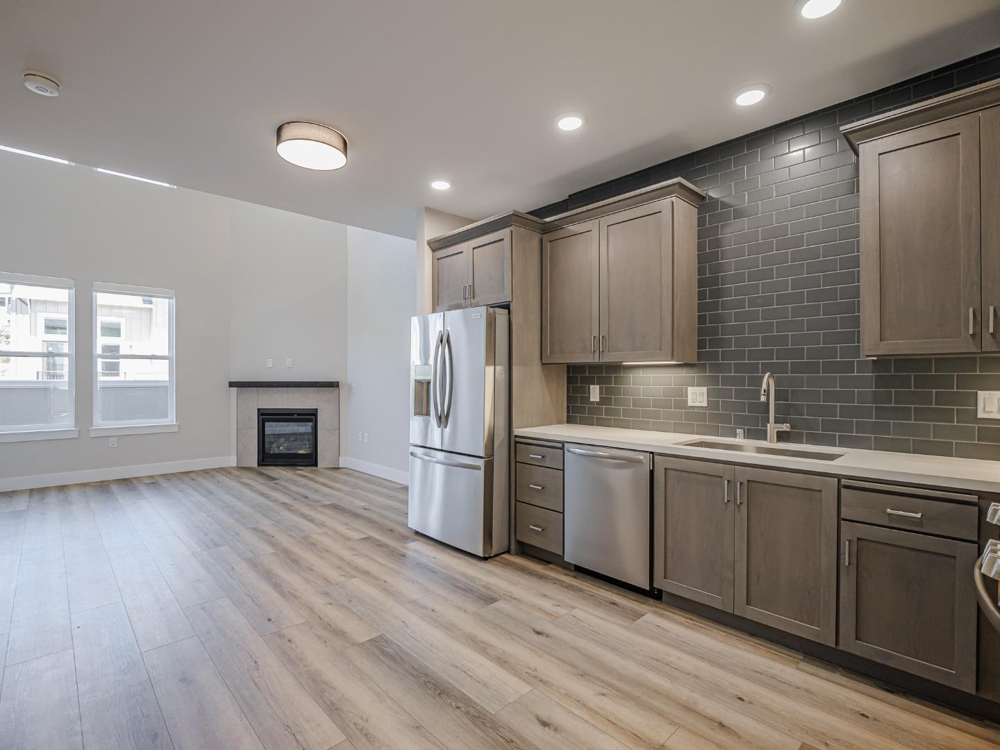 Detail Gallery Image 9 of 29 For 116 Aptos Village Way #3,  Aptos,  CA 95003 - 2 Beds | 2 Baths