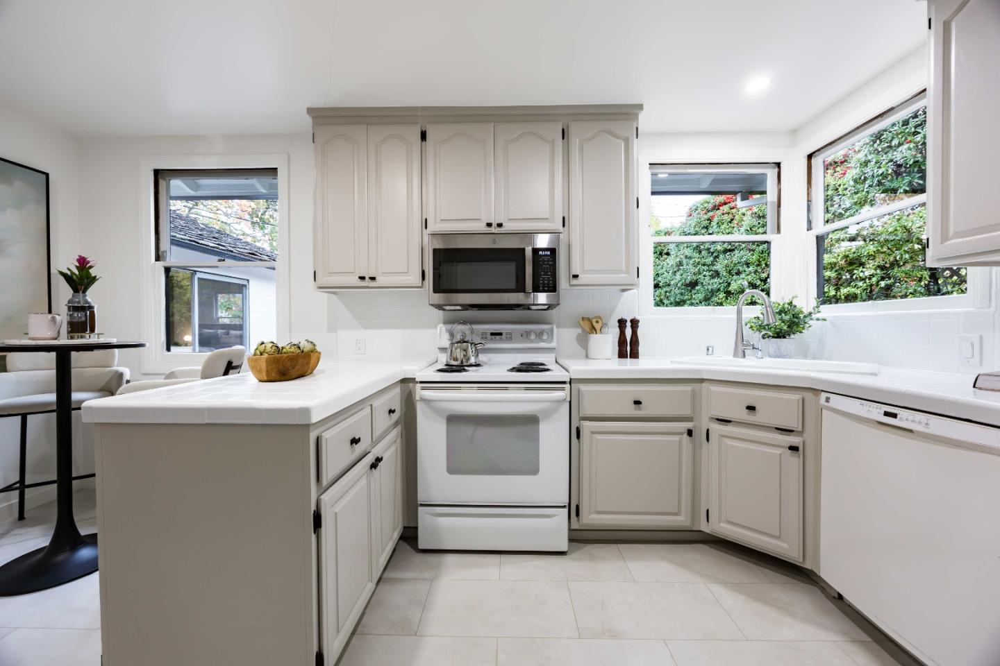 Detail Gallery Image 8 of 22 For 3467 Waverley St, Palo Alto,  CA 94306 - 4 Beds | 2 Baths