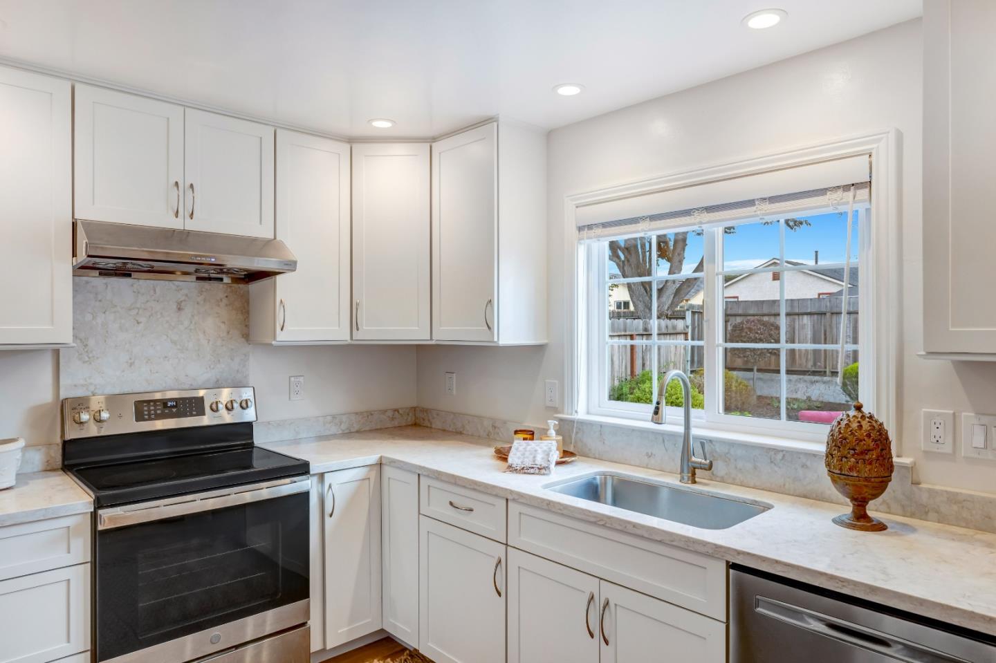 Detail Gallery Image 9 of 21 For 700 Elm Ave, Seaside,  CA 93955 - 2 Beds | 1 Baths