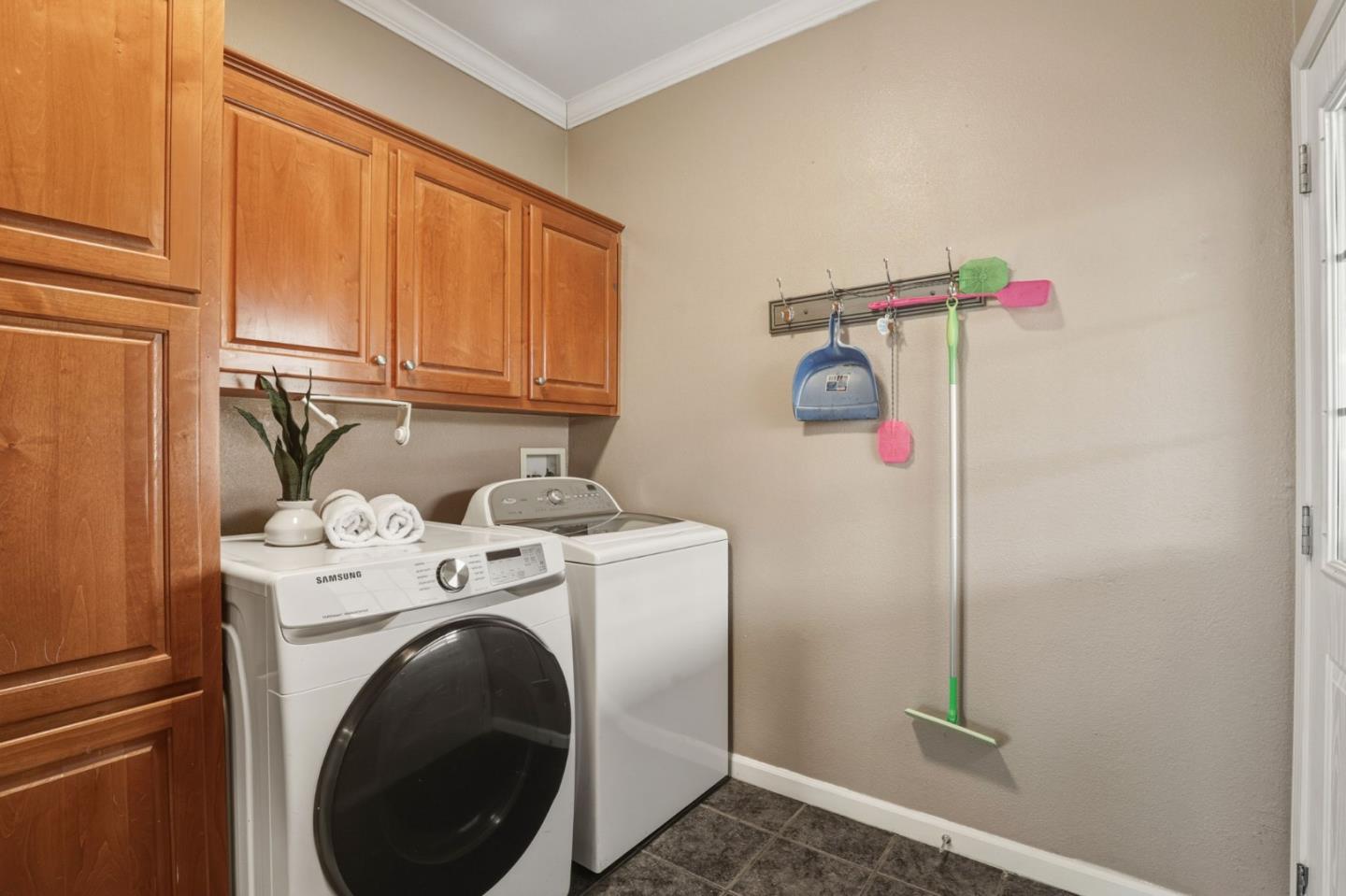 Detail Gallery Image 11 of 24 For 1225 Vienna Dr #141,  Sunnyvale,  CA 94089 - 3 Beds | 2 Baths