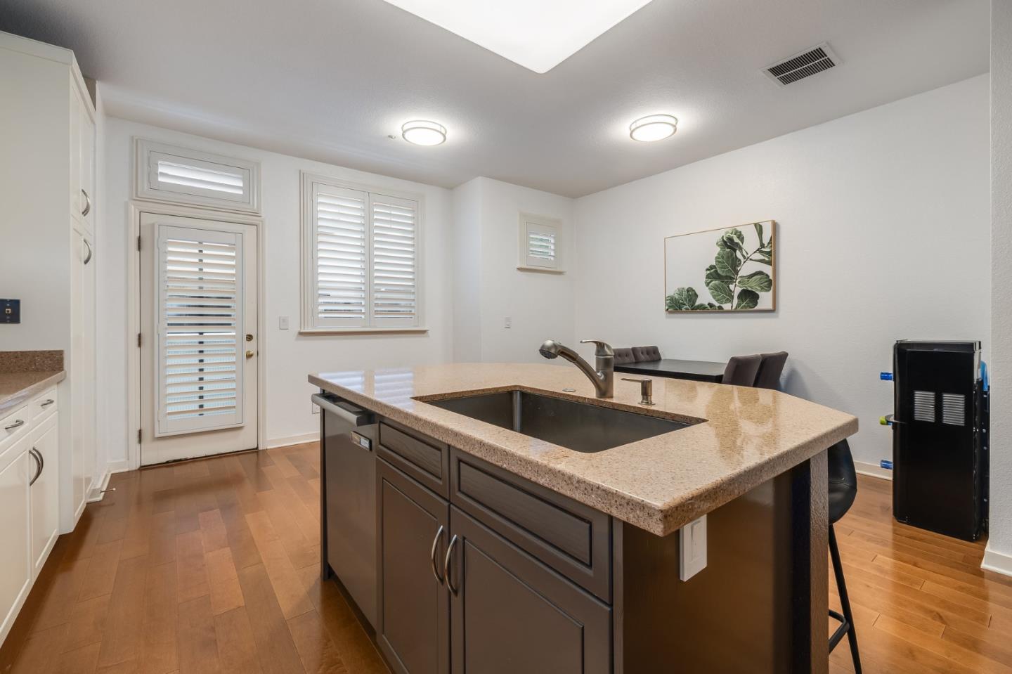 Detail Gallery Image 12 of 41 For 3421 El Camino Real #11,  Menlo Park,  CA 94027 - 3 Beds | 3/1 Baths