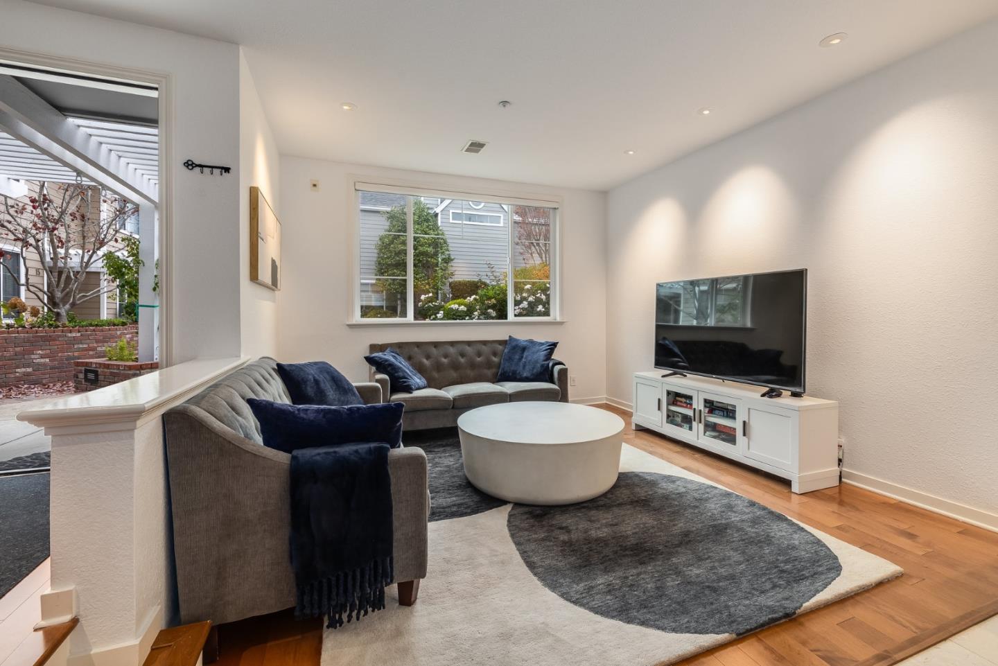 Detail Gallery Image 4 of 41 For 3421 El Camino Real #11,  Menlo Park,  CA 94027 - 3 Beds | 3/1 Baths