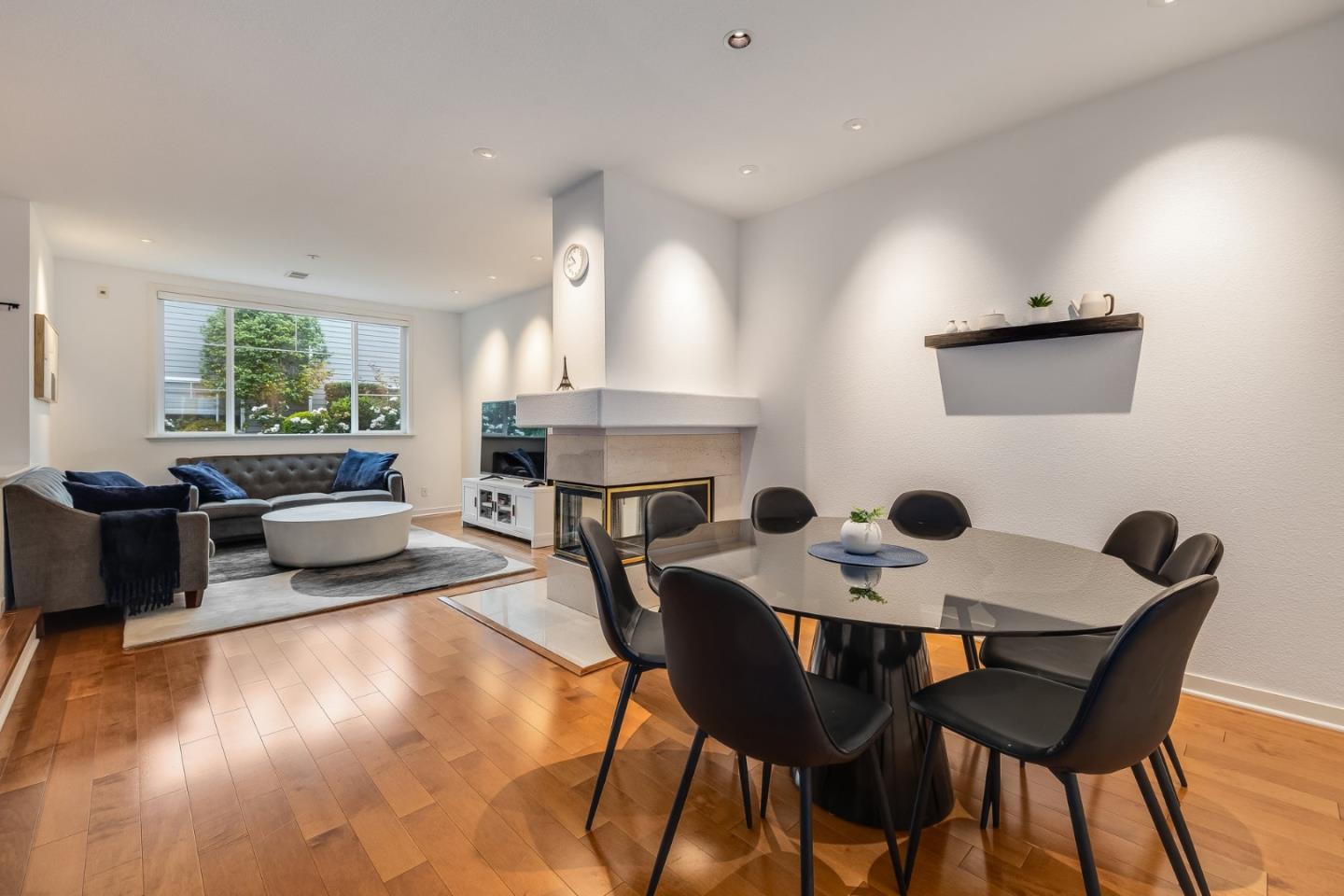 Detail Gallery Image 8 of 41 For 3421 El Camino Real #11,  Menlo Park,  CA 94027 - 3 Beds | 3/1 Baths