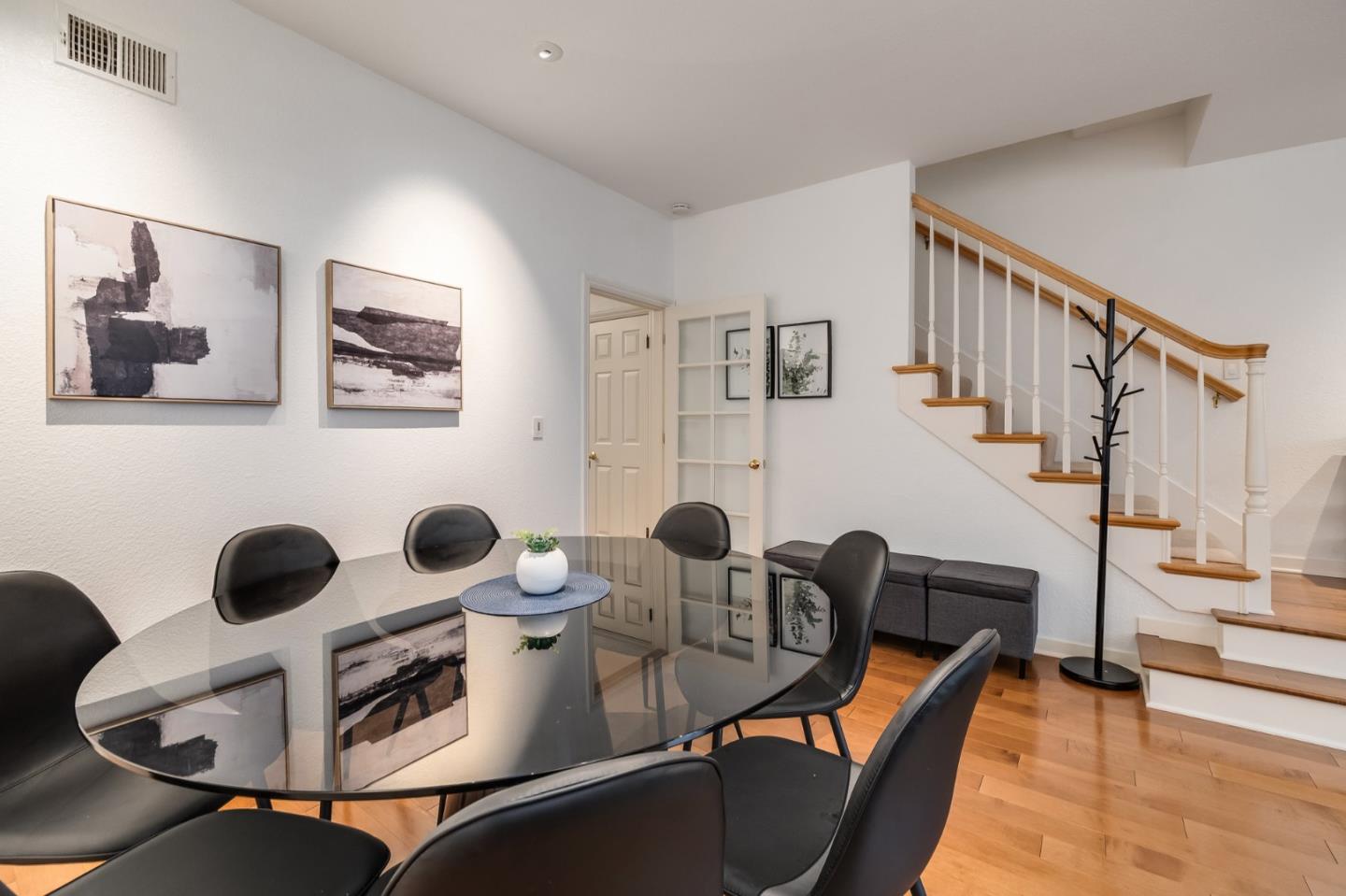 Detail Gallery Image 9 of 41 For 3421 El Camino Real #11,  Menlo Park,  CA 94027 - 3 Beds | 3/1 Baths