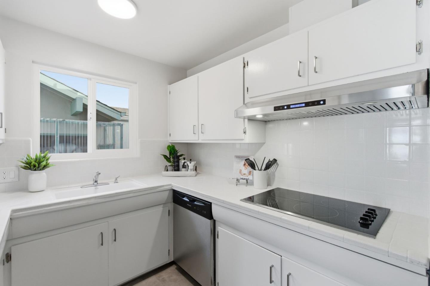 Detail Gallery Image 18 of 50 For 1322 Southgate Ave, Daly City,  CA 94015 - 3 Beds | 2 Baths